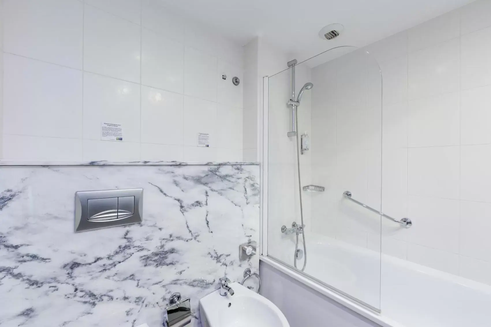 Standard Double Room in Holiday Inn Express Lisbon Airport by IHG Standard Double Room in Holiday Inn Express Lisbon Airport by IHG