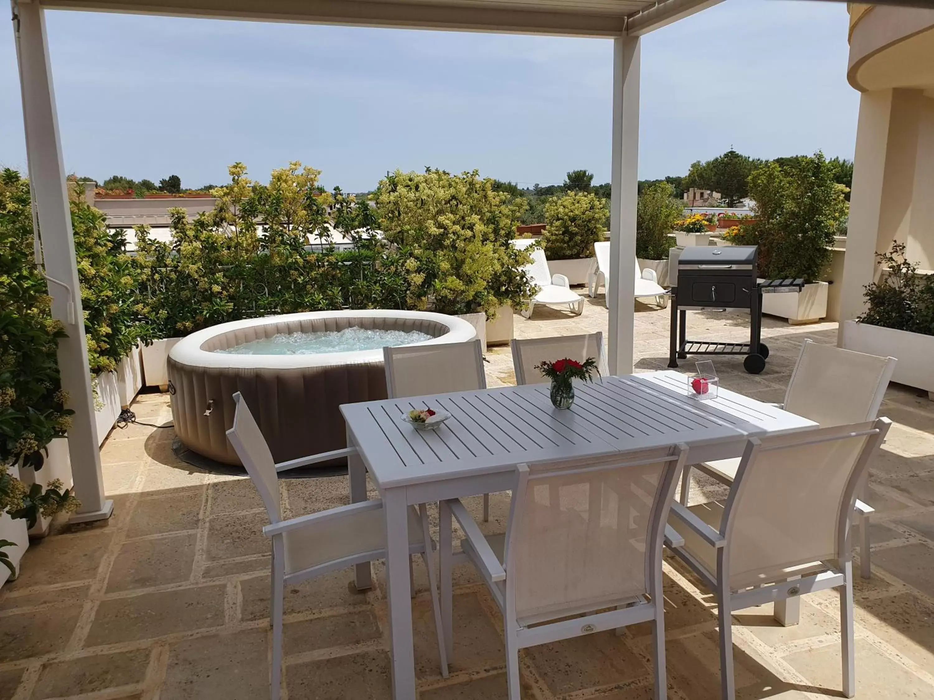 Deluxe Suite with Spa Bath in La Collina di Montegrappa - Suites with Heated Private Pool - Suites with Shared Pool Deluxe Suite with Spa Bath in La Collina di Montegrappa - Suites with Heated Private Pool - Suites with Shared Pool