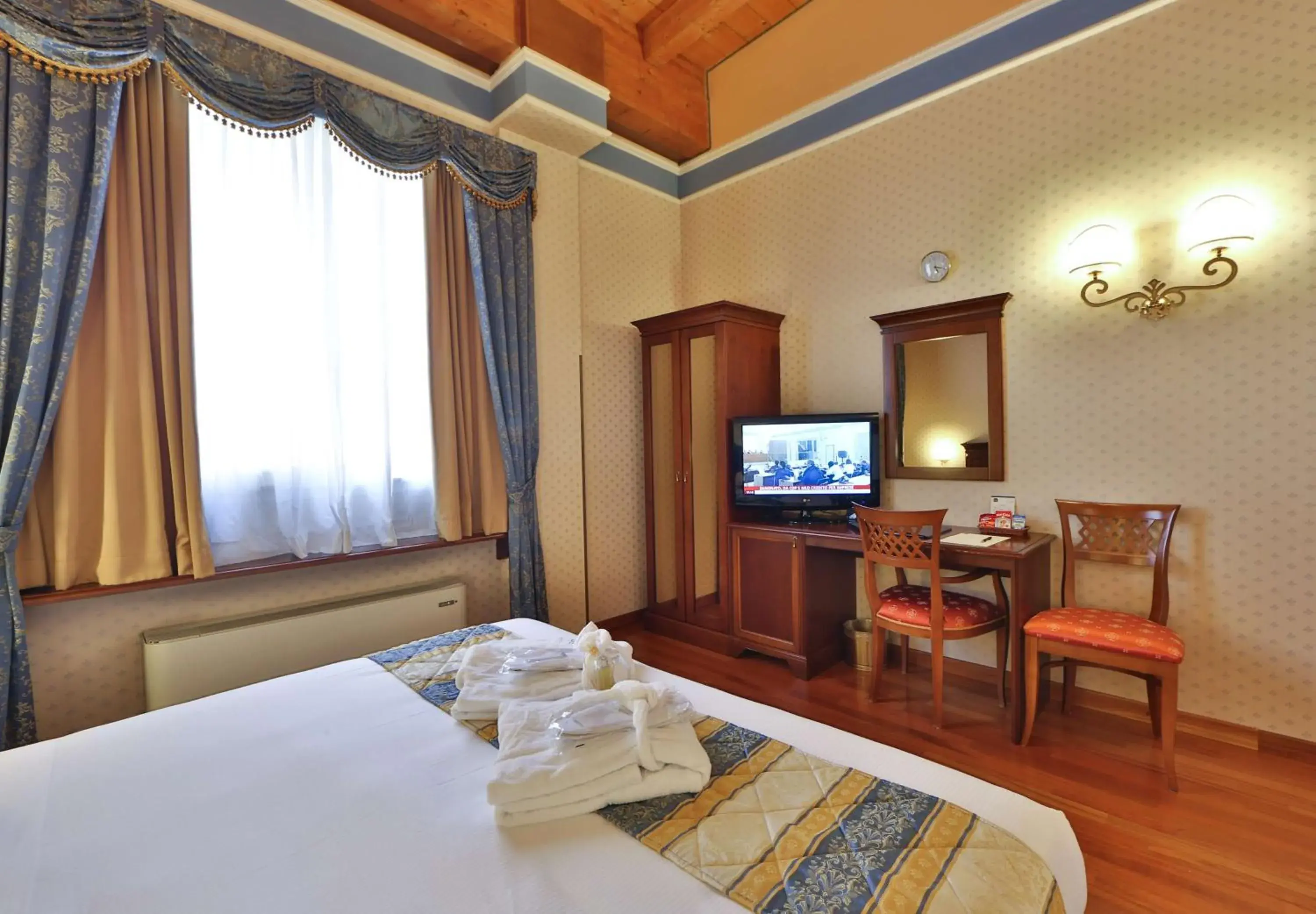 Standard King Room in Best Western Classic Hotel Standard King Room in Best Western Classic Hotel