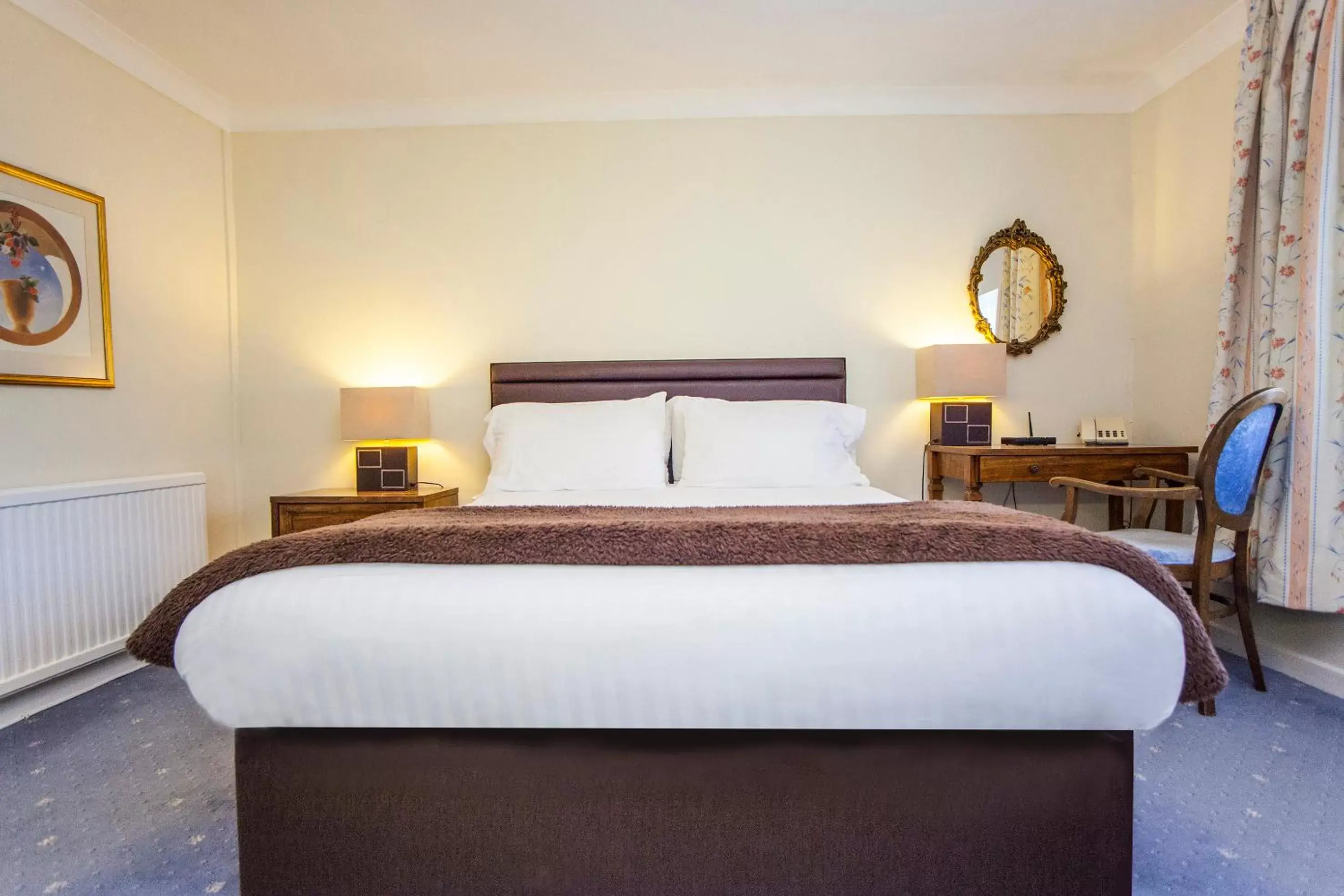 Standard Double Room in The Walnut Tree Hotel Standard Double Room in The Walnut Tree Hotel