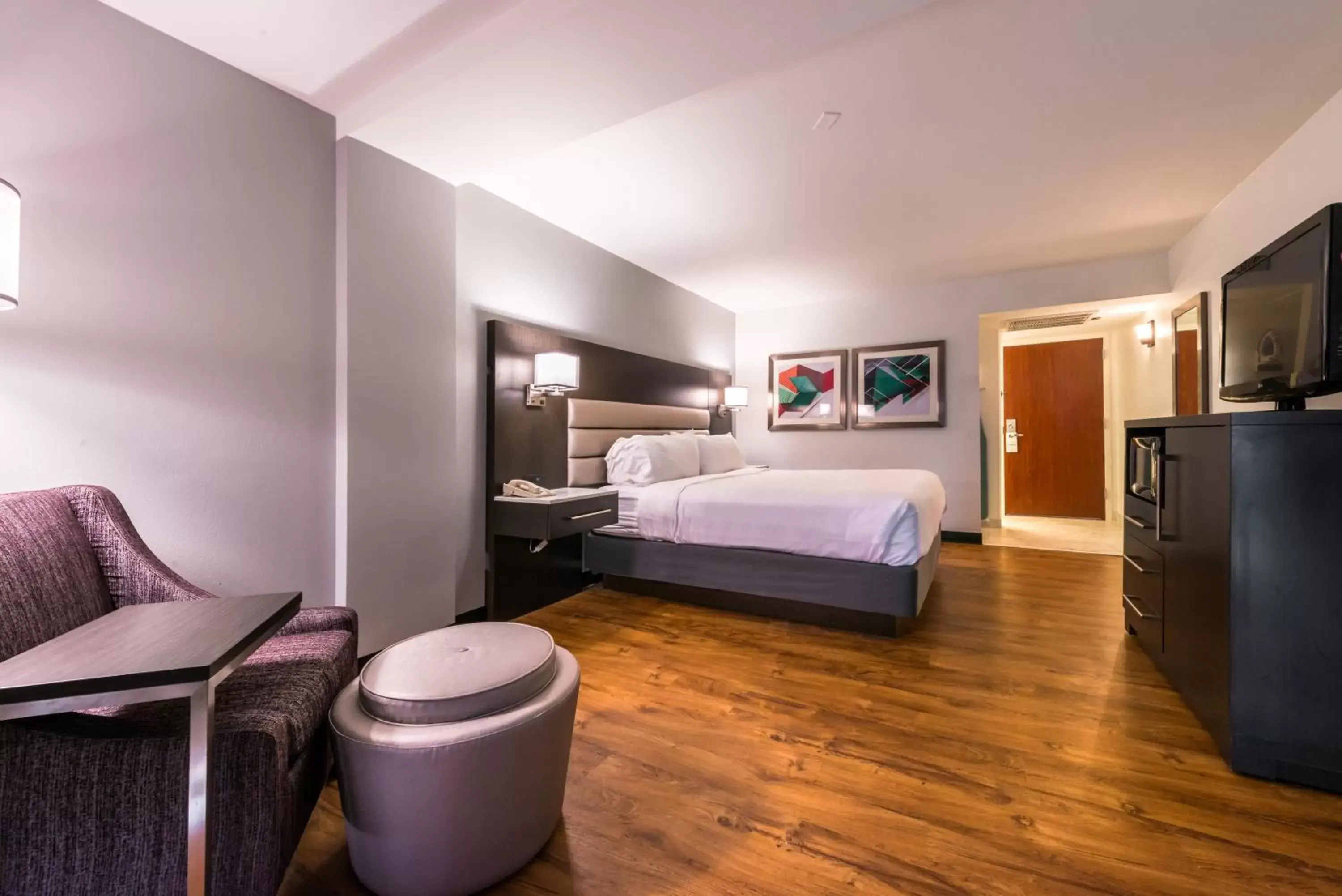 King Room - Disability Access in Holiday Inn Hotel and Suites Beaumont-Plaza I-10 & Walden by IHG King Room - Disability Access in Holiday Inn Hotel and Suites Beaumont-Plaza I-10 & Walden by IHG