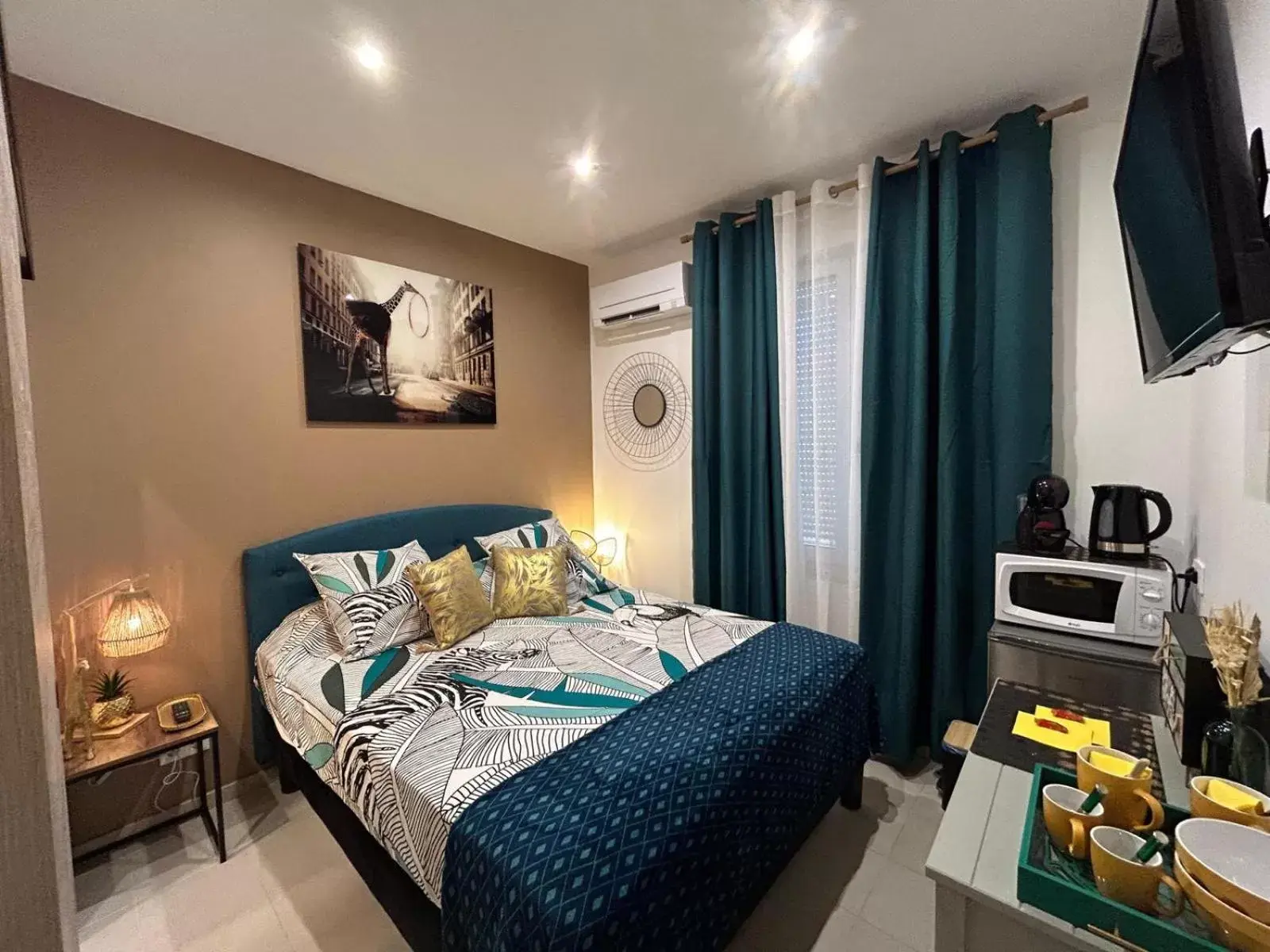 Bedroom, Bed in LA MADDYSON Bedroom, Bed in LA MADDYSON