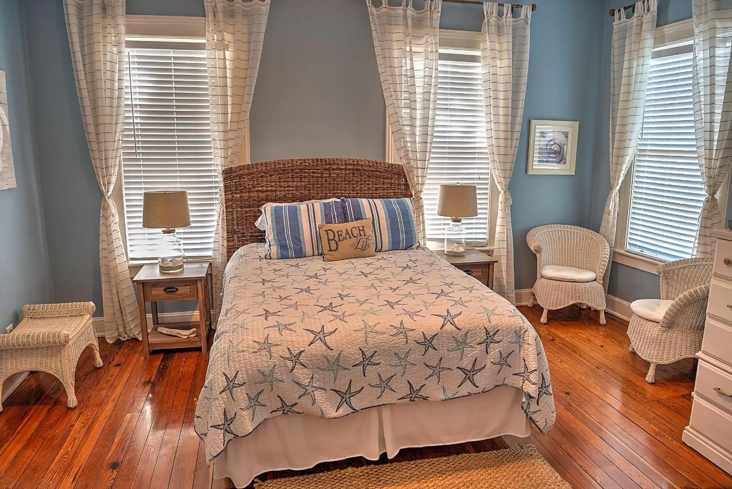 Queen Room in Open Gates Bed & Breakfast Queen Room in Open Gates Bed & Breakfast