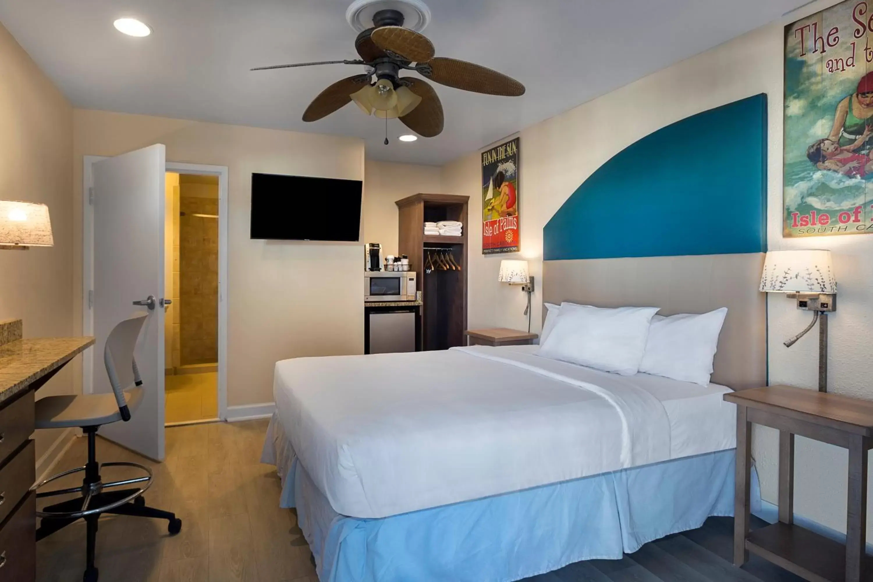 Queen Room - Disability Access in Seaside Inn - Isle of Palms Queen Room - Disability Access in Seaside Inn - Isle of Palms