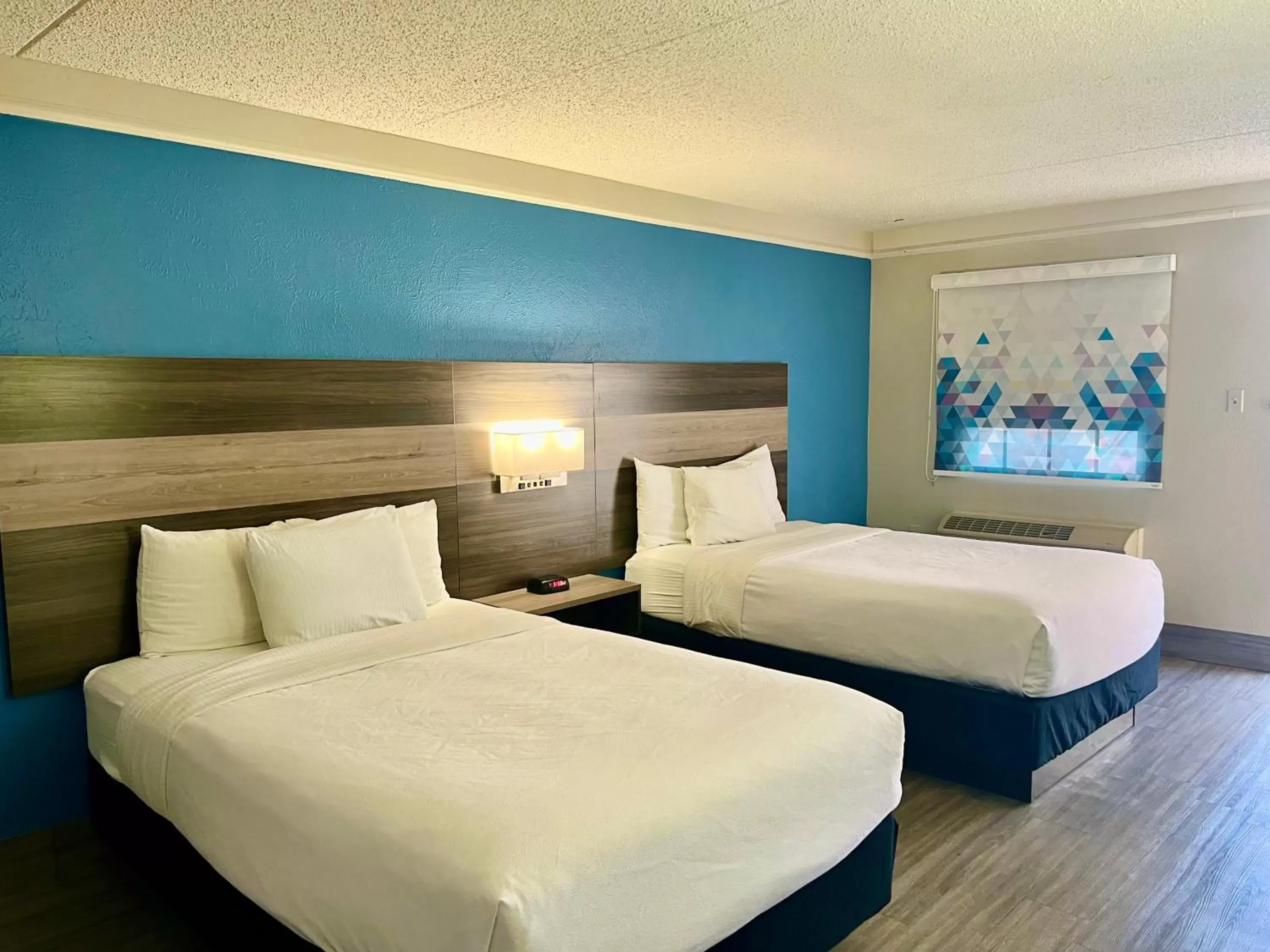 Deluxe Double Room with Two Double Beds in La Quinta Inn by Wyndham Denver Northglenn Deluxe Double Room with Two Double Beds in La Quinta Inn by Wyndham Denver Northglenn