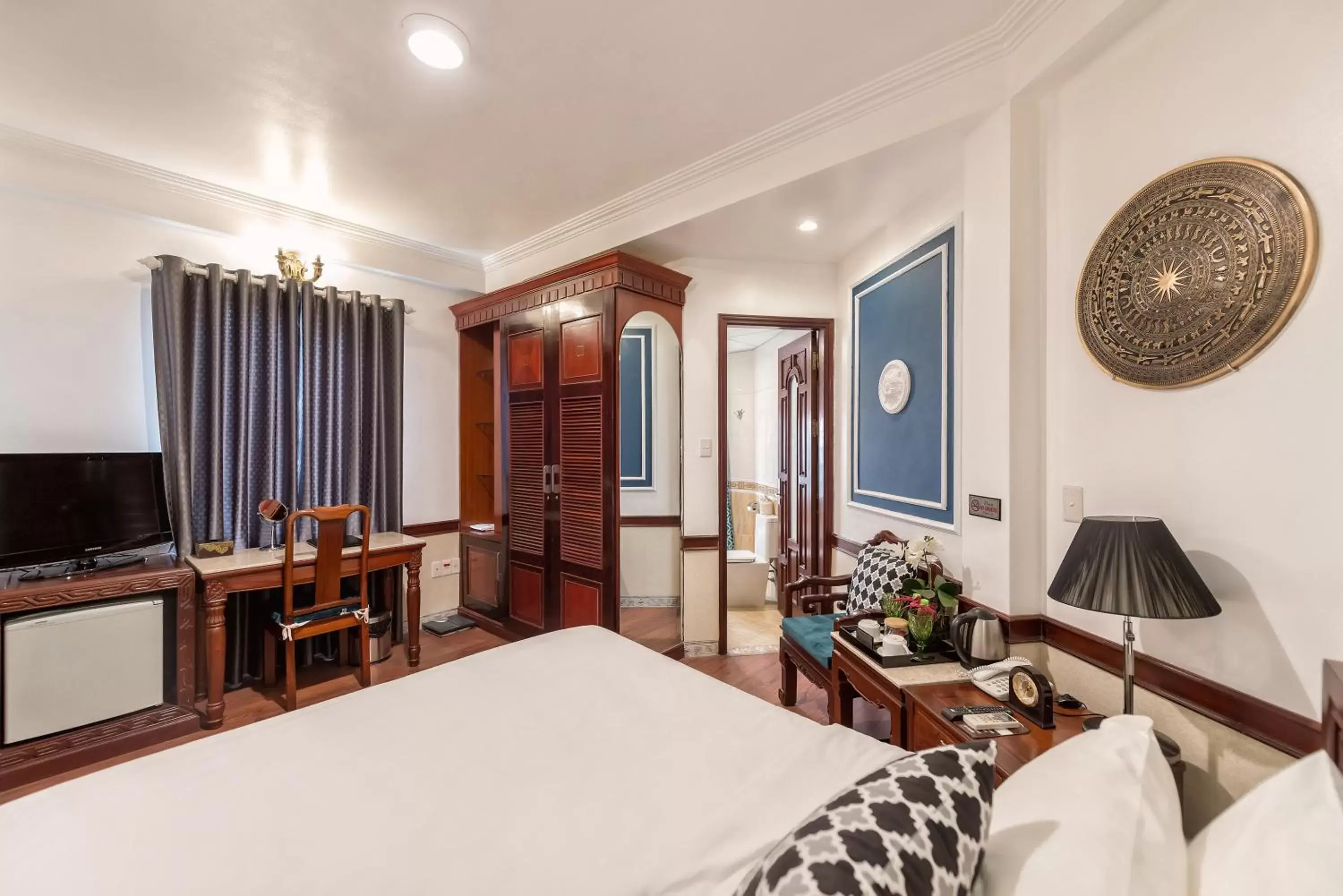 Superior double room with sky window in Prince II Hotel Superior double room with sky window in Prince II Hotel