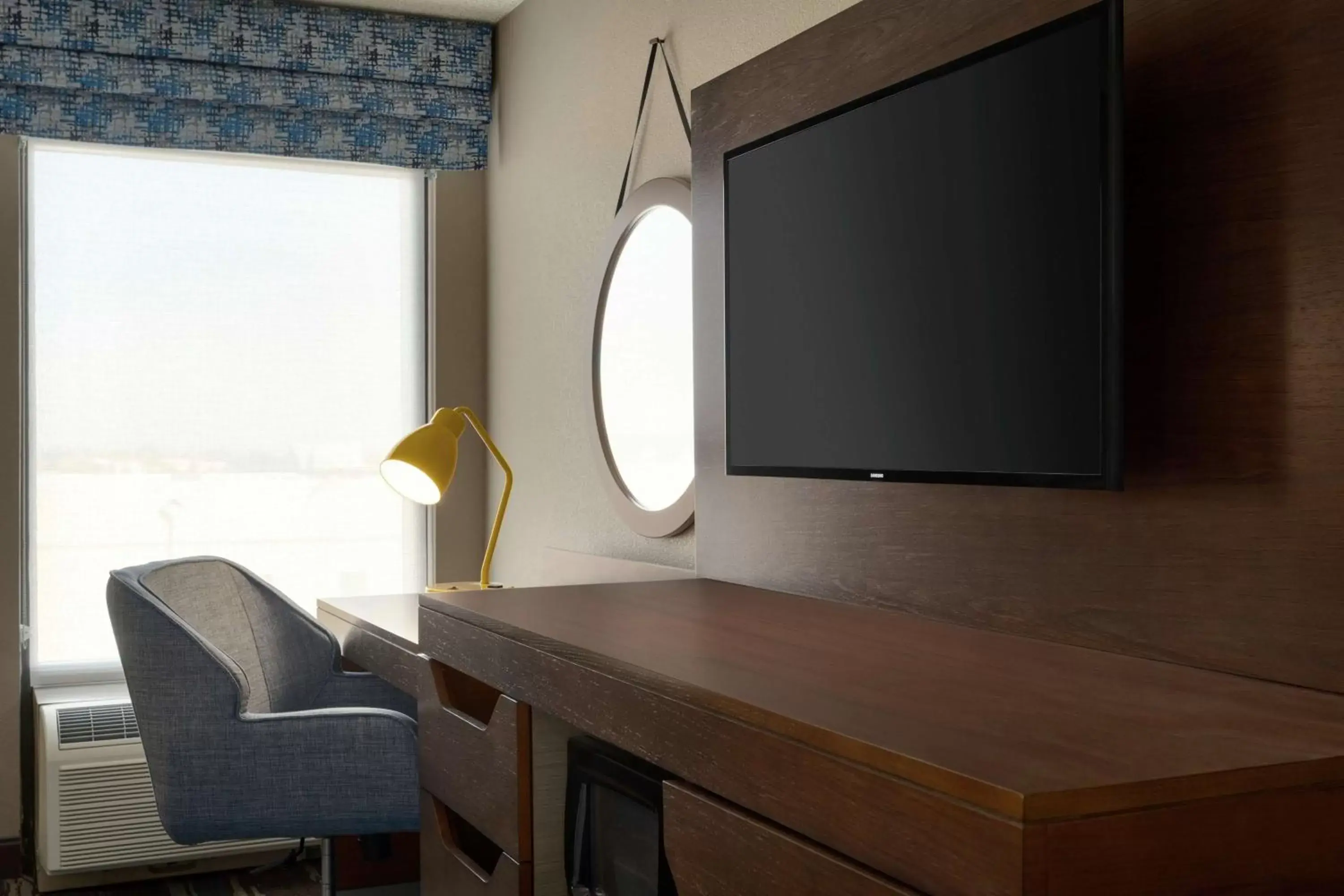 King Room with King Bed - Non-Smoking in Hampton Inn Phoenix-Chandler King Room with King Bed - Non-Smoking in Hampton Inn Phoenix-Chandler