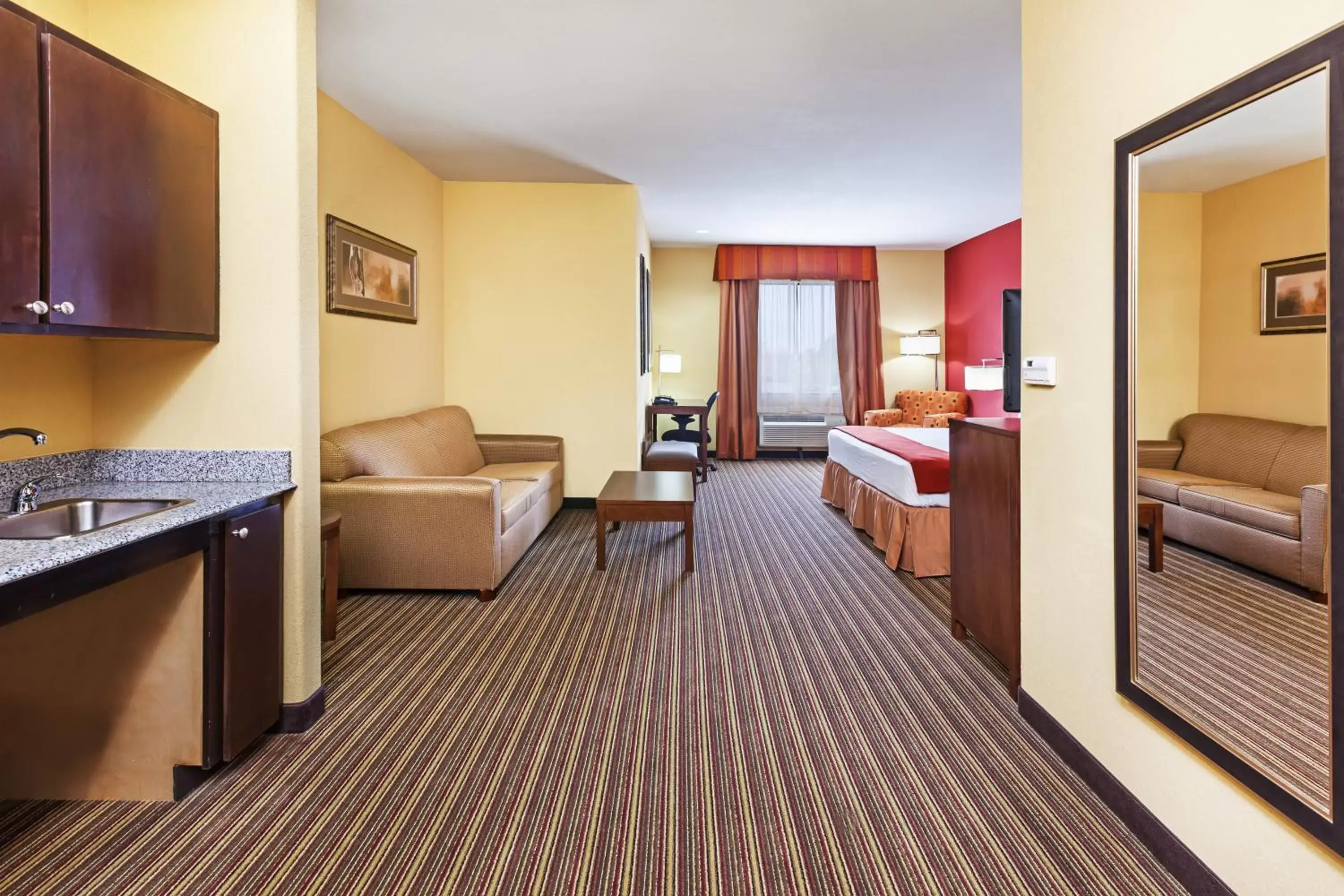 Holiday Inn Express & Suites Cleveland by IHG Holiday Inn Express & Suites Cleveland by IHG