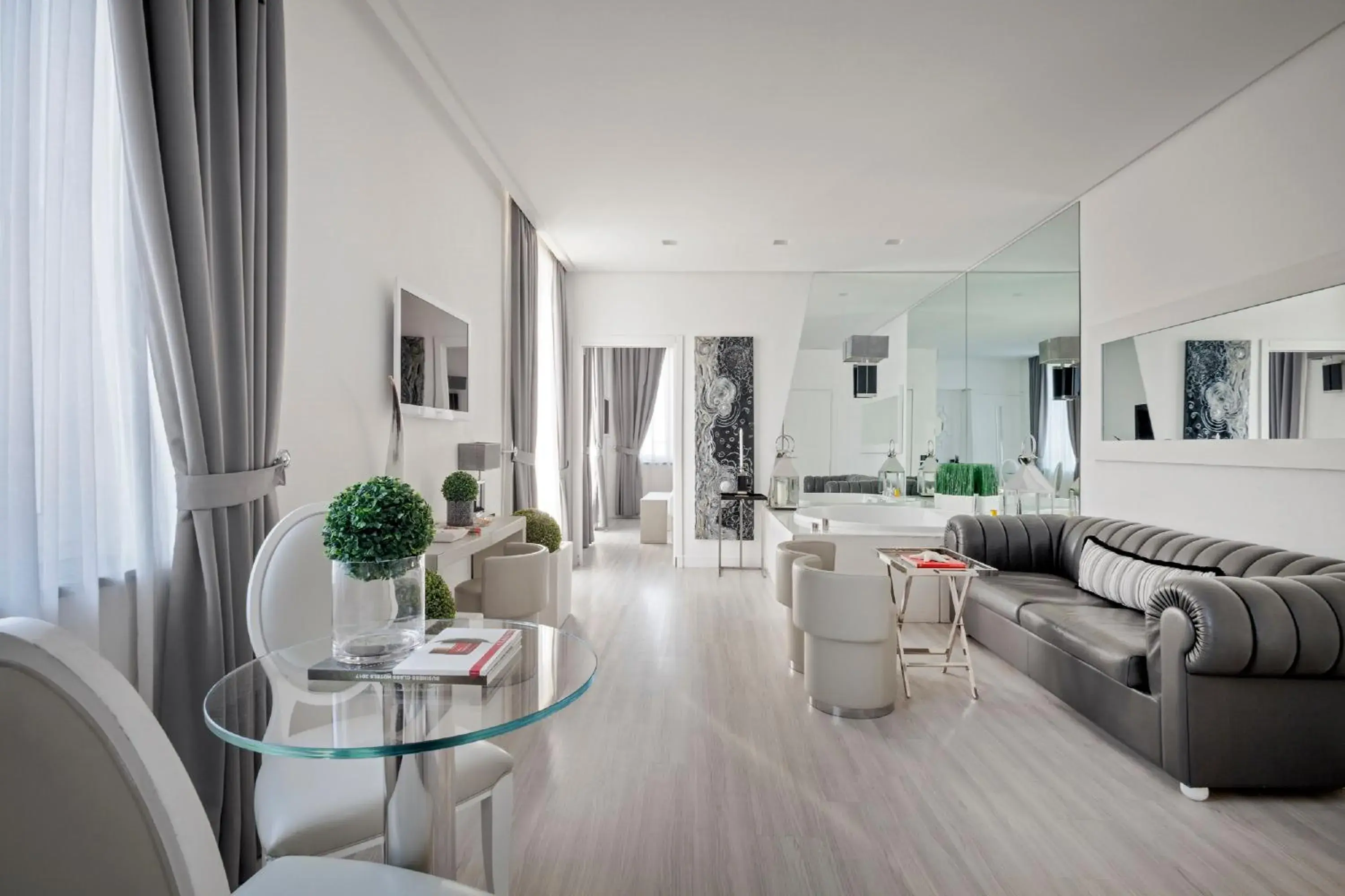 Luxury Suite with Spa Bath with Spa Access in LHP Hotel Santa Margherita Palace & SPA Luxury Suite with Spa Bath with Spa Access in LHP Hotel Santa Margherita Palace & SPA