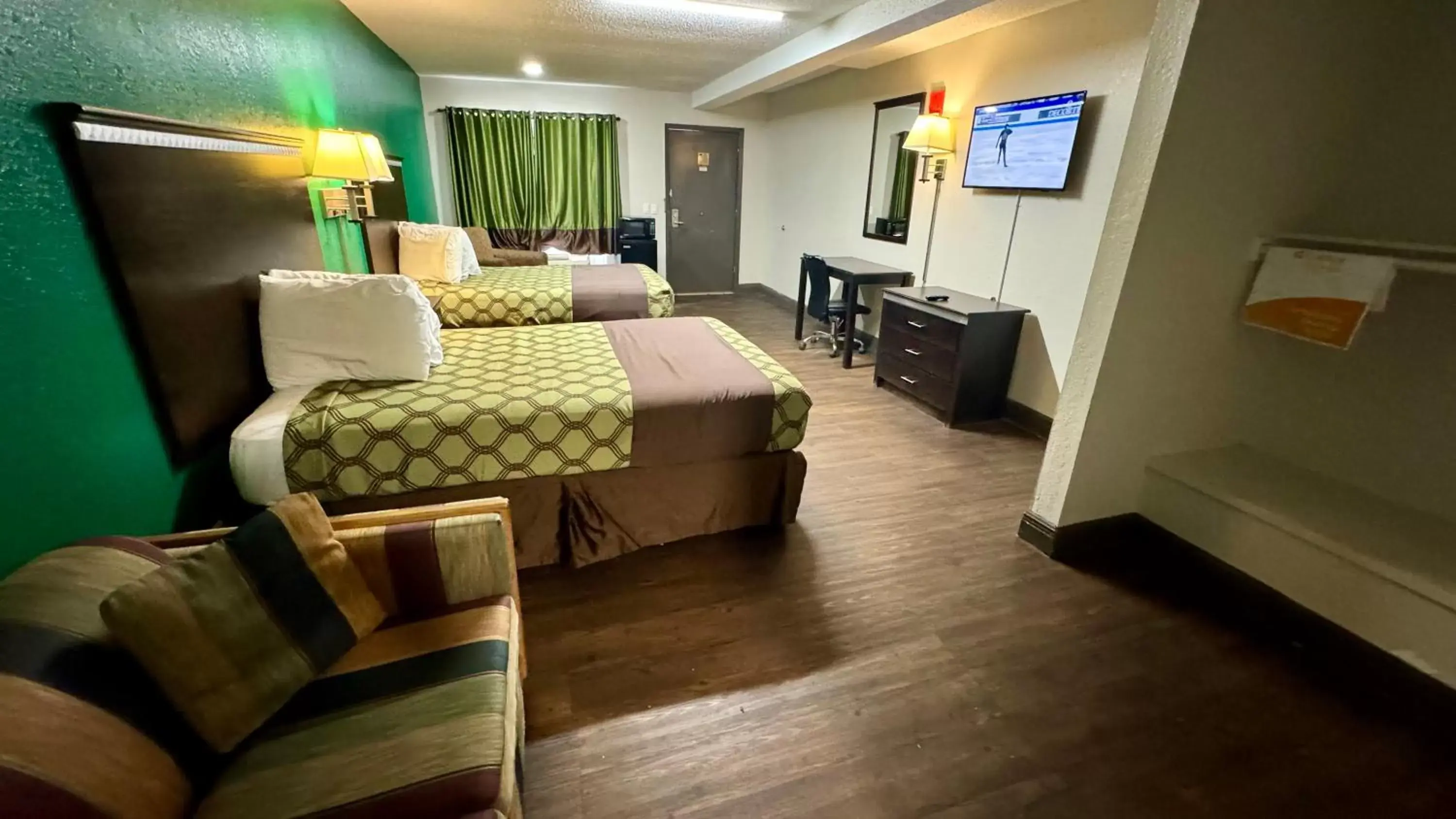 Double Room with Two Double Beds - Accessible/Non-Smoking in Rodeway Inn Double Room with Two Double Beds - Accessible/Non-Smoking in Rodeway Inn