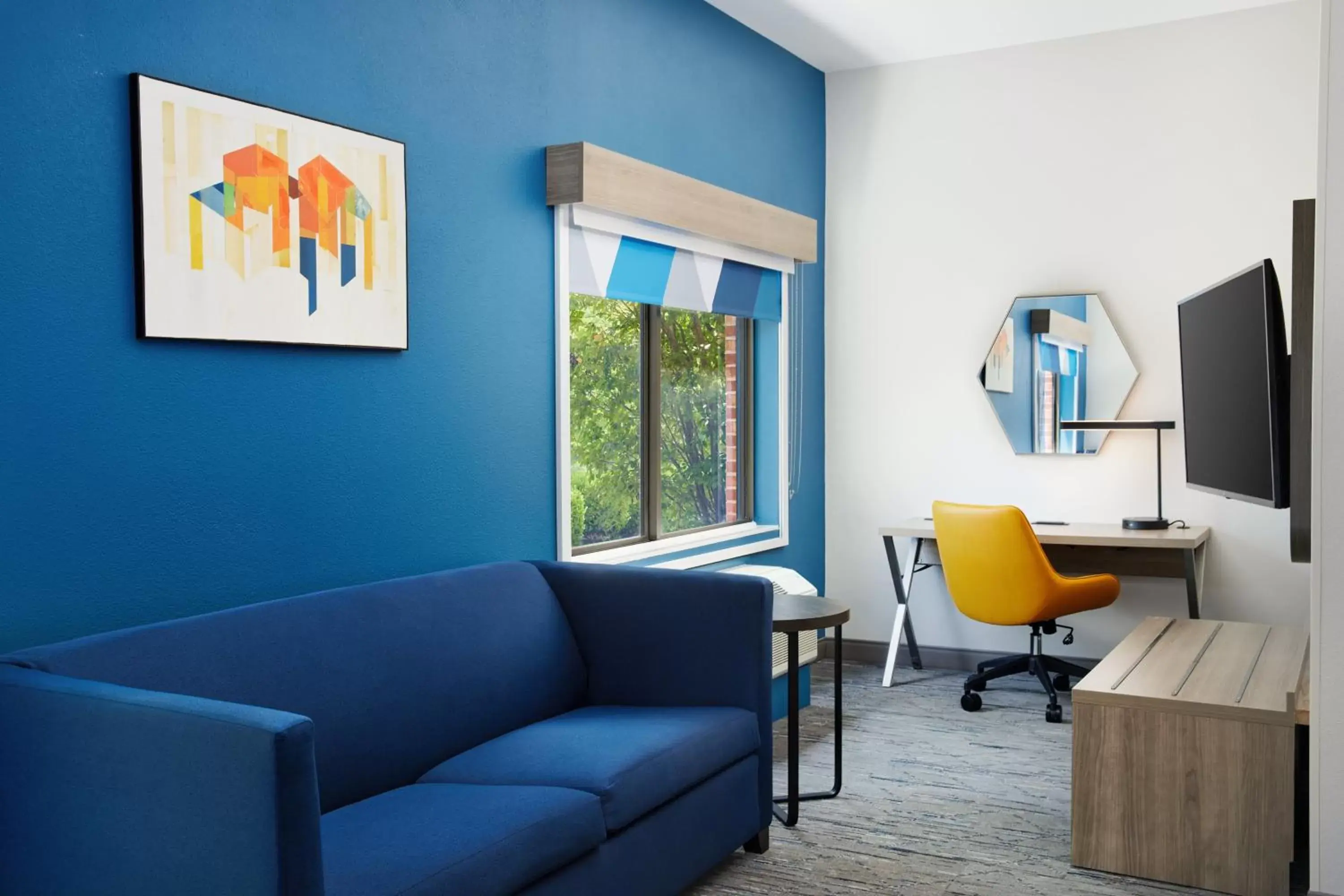 Queen Suite with Two Queen Beds in Holiday Inn Express & Suites Bridgeport by IHG Queen Suite with Two Queen Beds in Holiday Inn Express & Suites Bridgeport by IHG