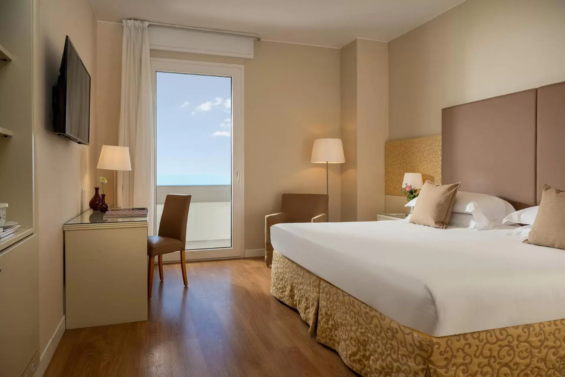 Deluxe Double Room in National Hotel Deluxe Double Room in National Hotel