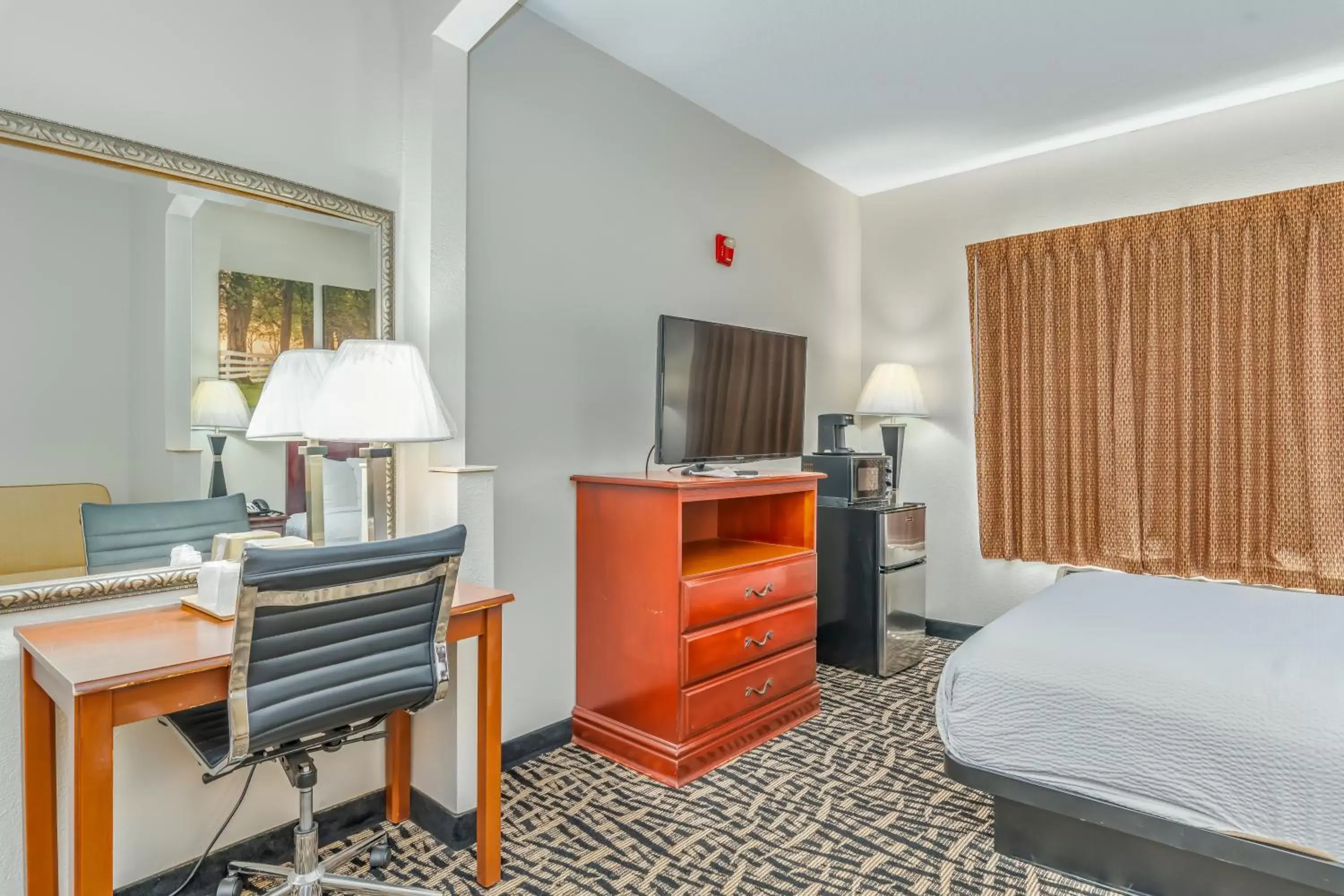 King Studio Suite - Smoking in Days Inn by Wyndham Coliseum Montgomery AL King Studio Suite - Smoking in Days Inn by Wyndham Coliseum Montgomery AL