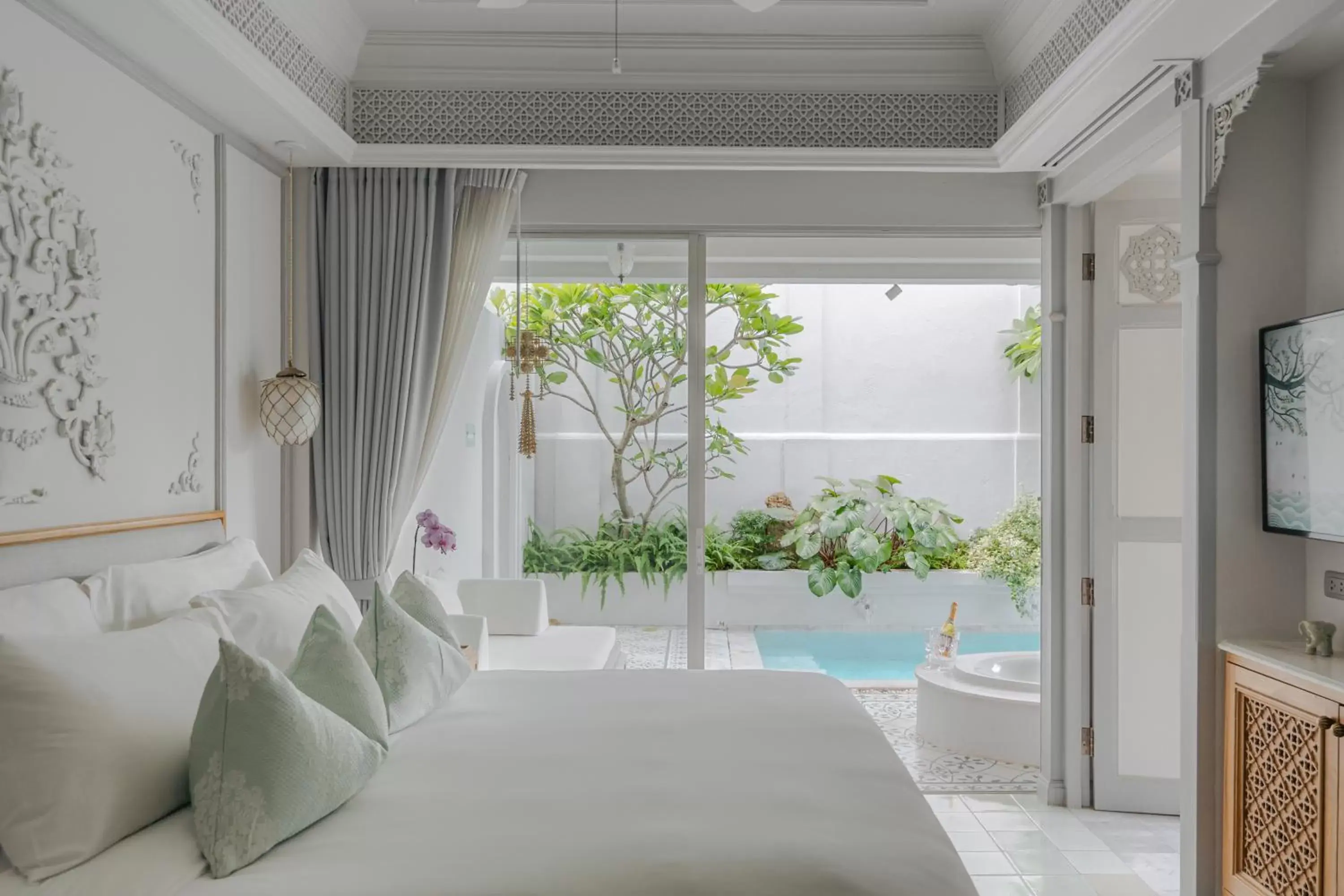 The Corner Pool Suite in The Inside House The Corner Pool Suite in The Inside House