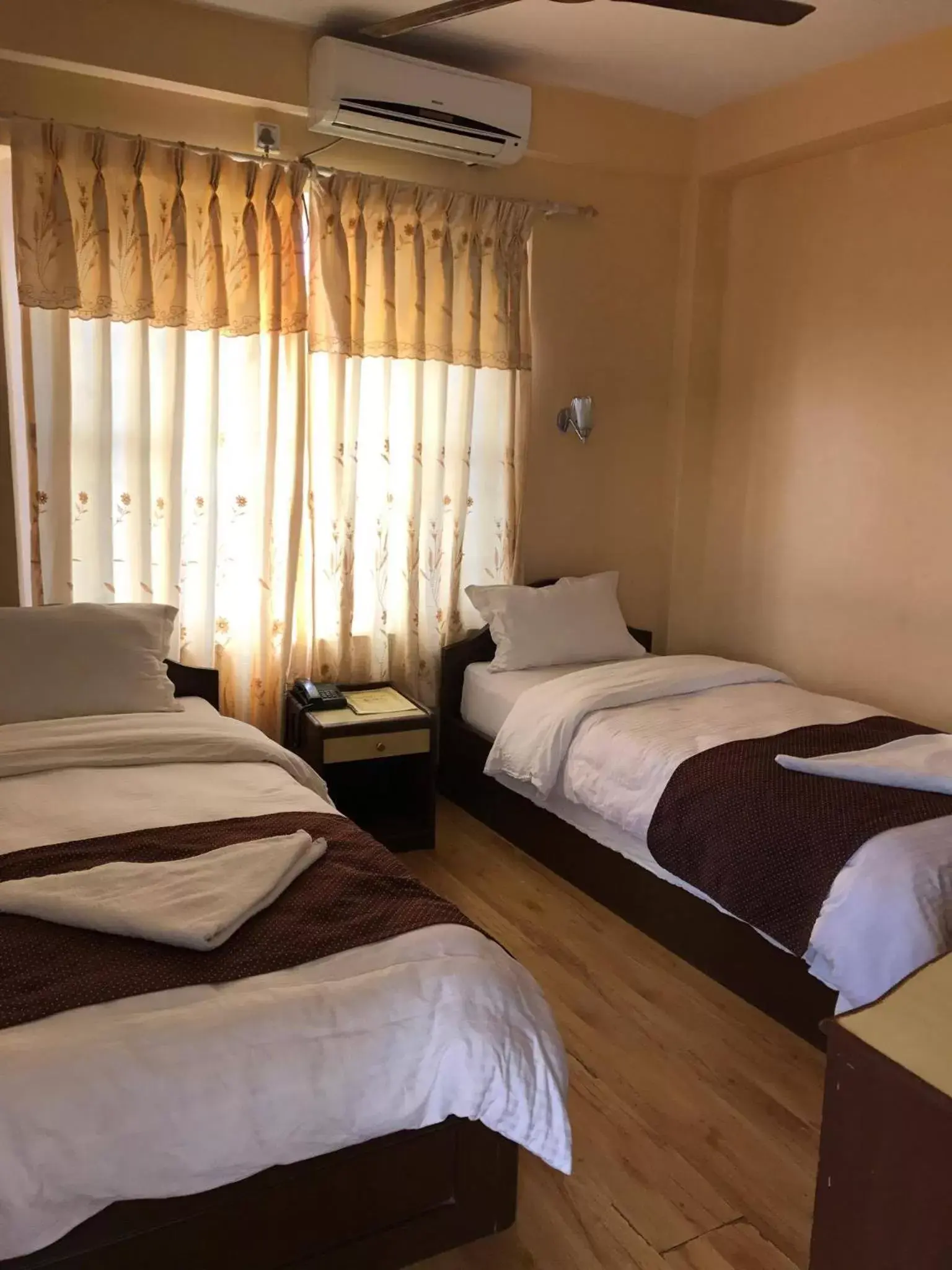 Triple Room with Bathroom in Hotel Himalayan Inn Triple Room with Bathroom in Hotel Himalayan Inn