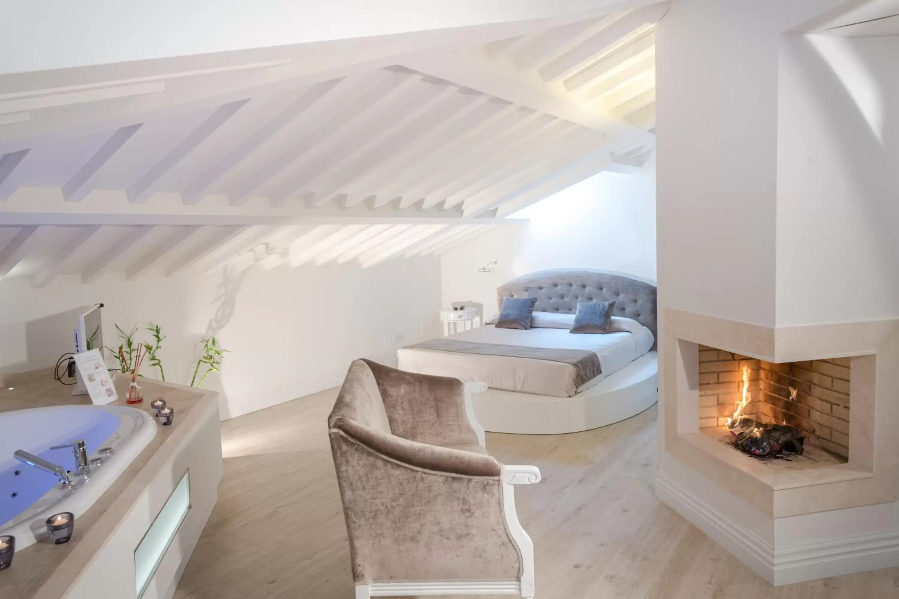 Queen Suite with Spa Bath in VILLA LIBERTY Boutique Hotel - Borgo Capitano Collection Queen Suite with Spa Bath in VILLA LIBERTY Boutique Hotel - Borgo Capitano Collection