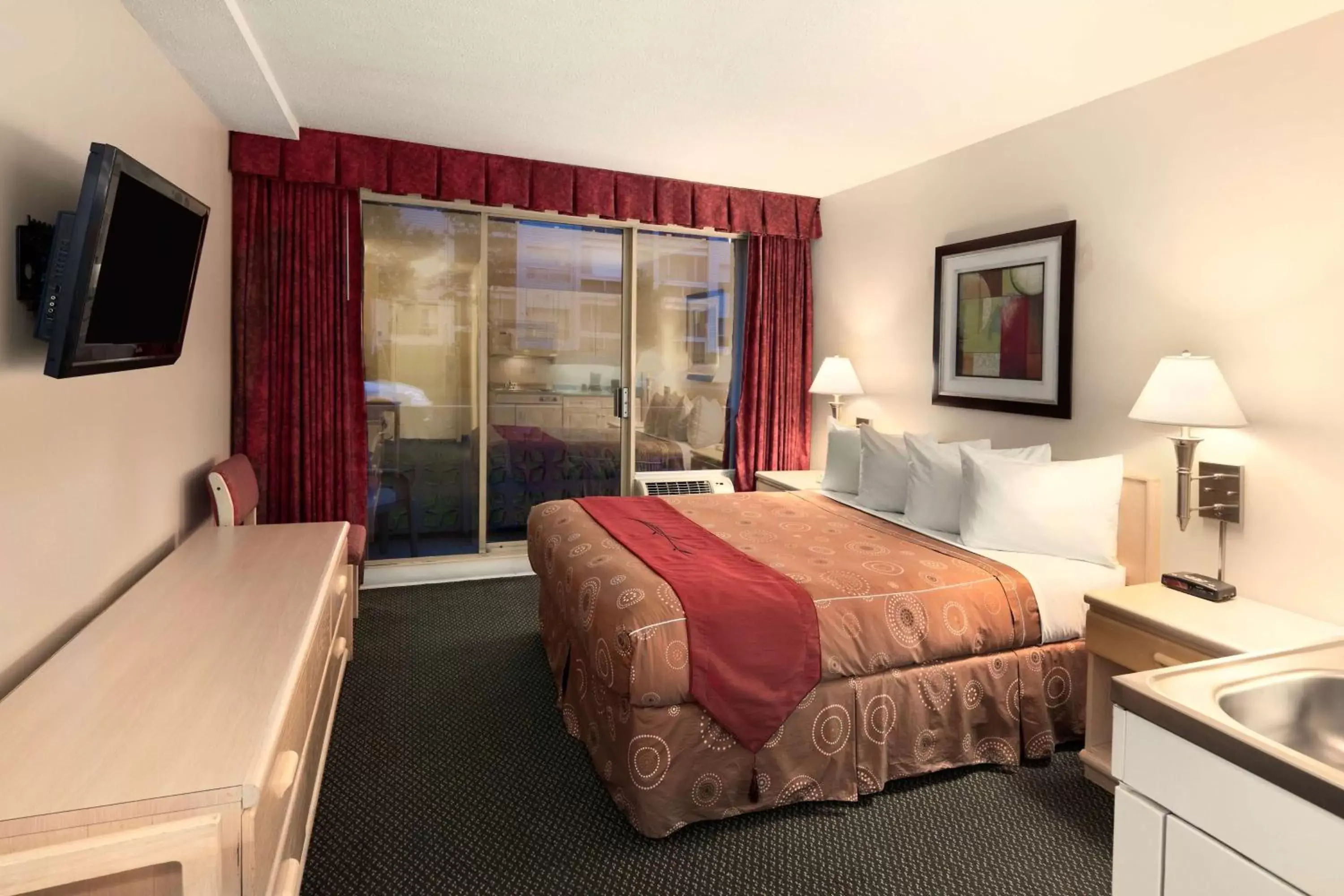 Efficiency Queen Room with Kitchenette - Non-Smoking in Travelodge by Wyndham Nanaimo Efficiency Queen Room with Kitchenette - Non-Smoking in Travelodge by Wyndham Nanaimo