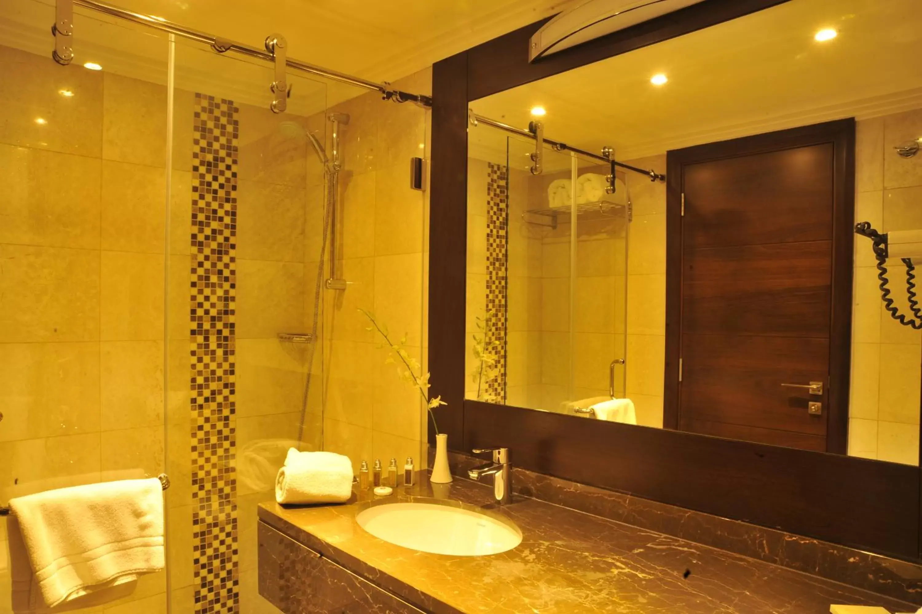 Superior Suite in Lancaster Raouche Hotel Superior Suite in Lancaster Raouche Hotel