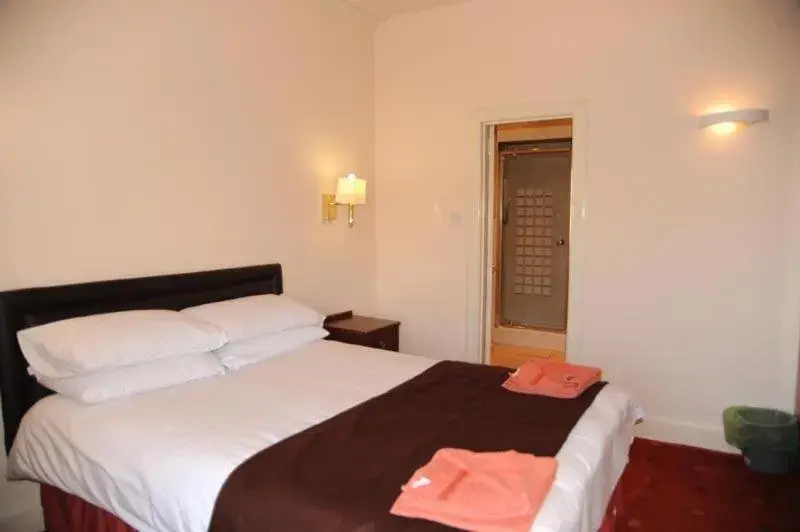 Double Room with Shared Bathroom in Grosvenor Hotel Rugby Double Room with Shared Bathroom in Grosvenor Hotel Rugby