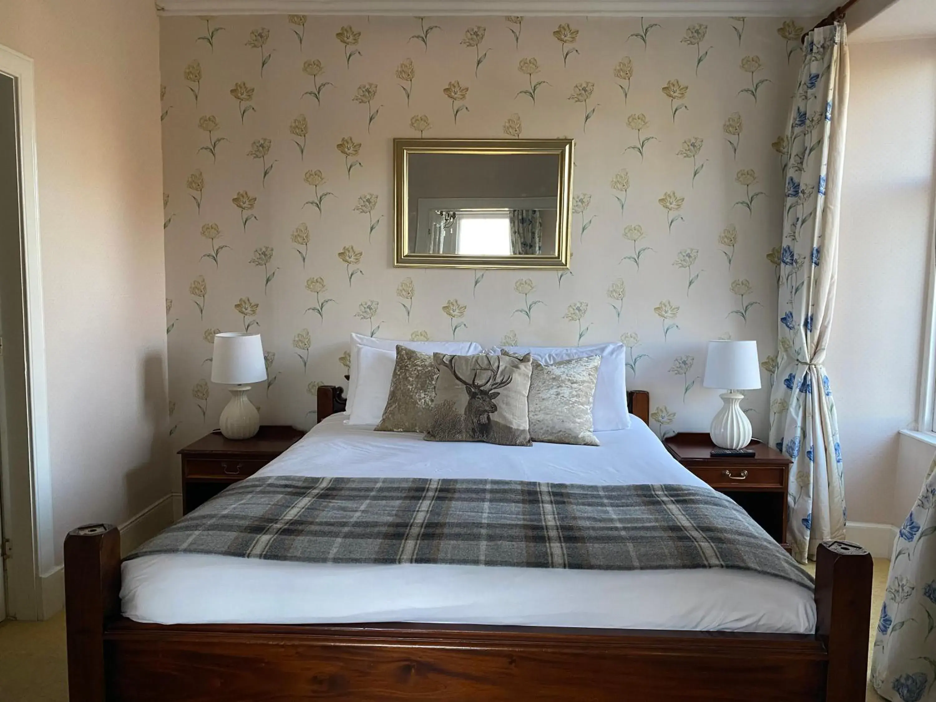Deluxe Double Room in Boat Country Inn and Restaurant Deluxe Double Room in Boat Country Inn and Restaurant