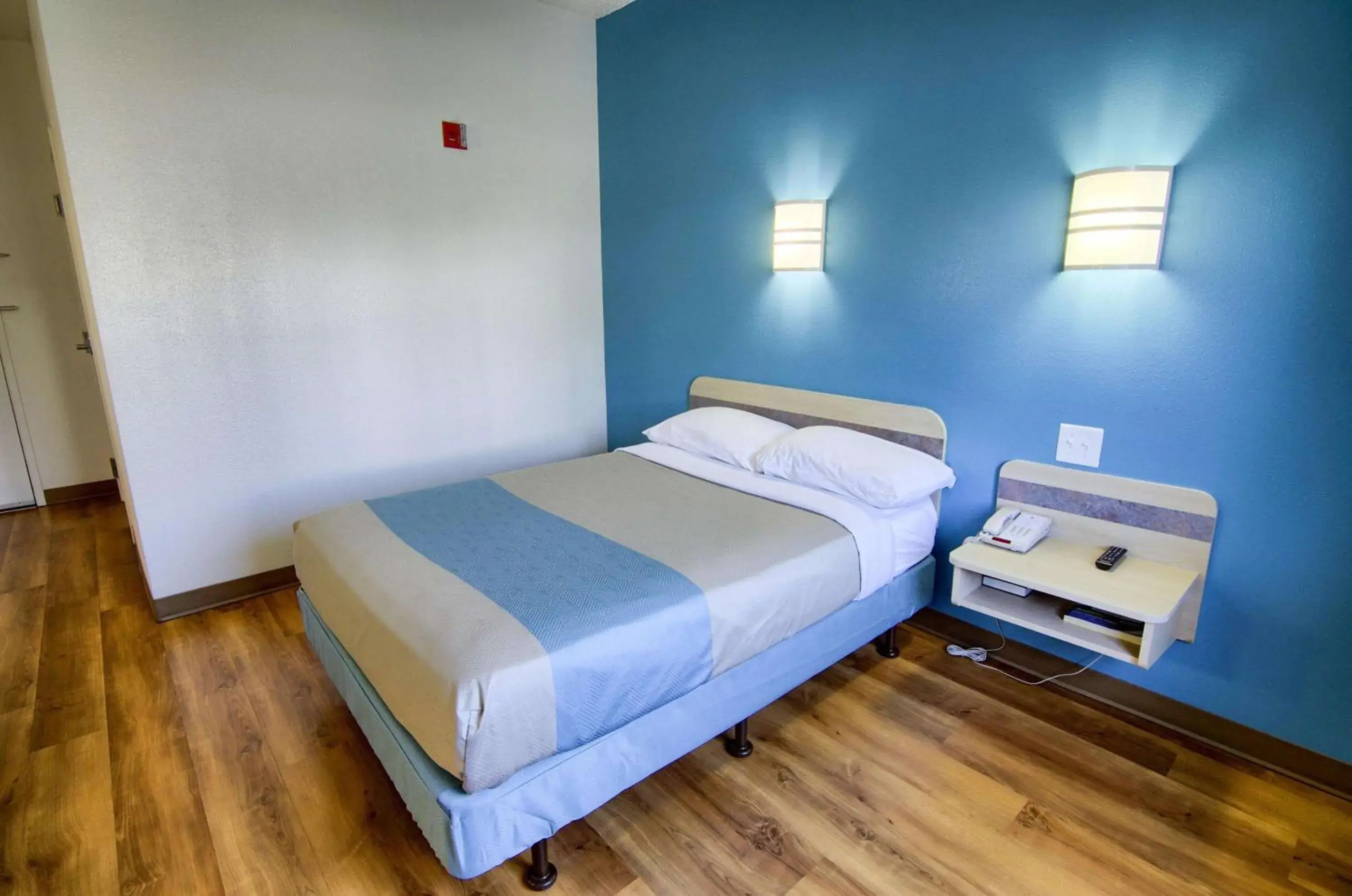 Deluxe Queen Suite in Motel 6-Portsmouth, NH Deluxe Queen Suite in Motel 6-Portsmouth, NH