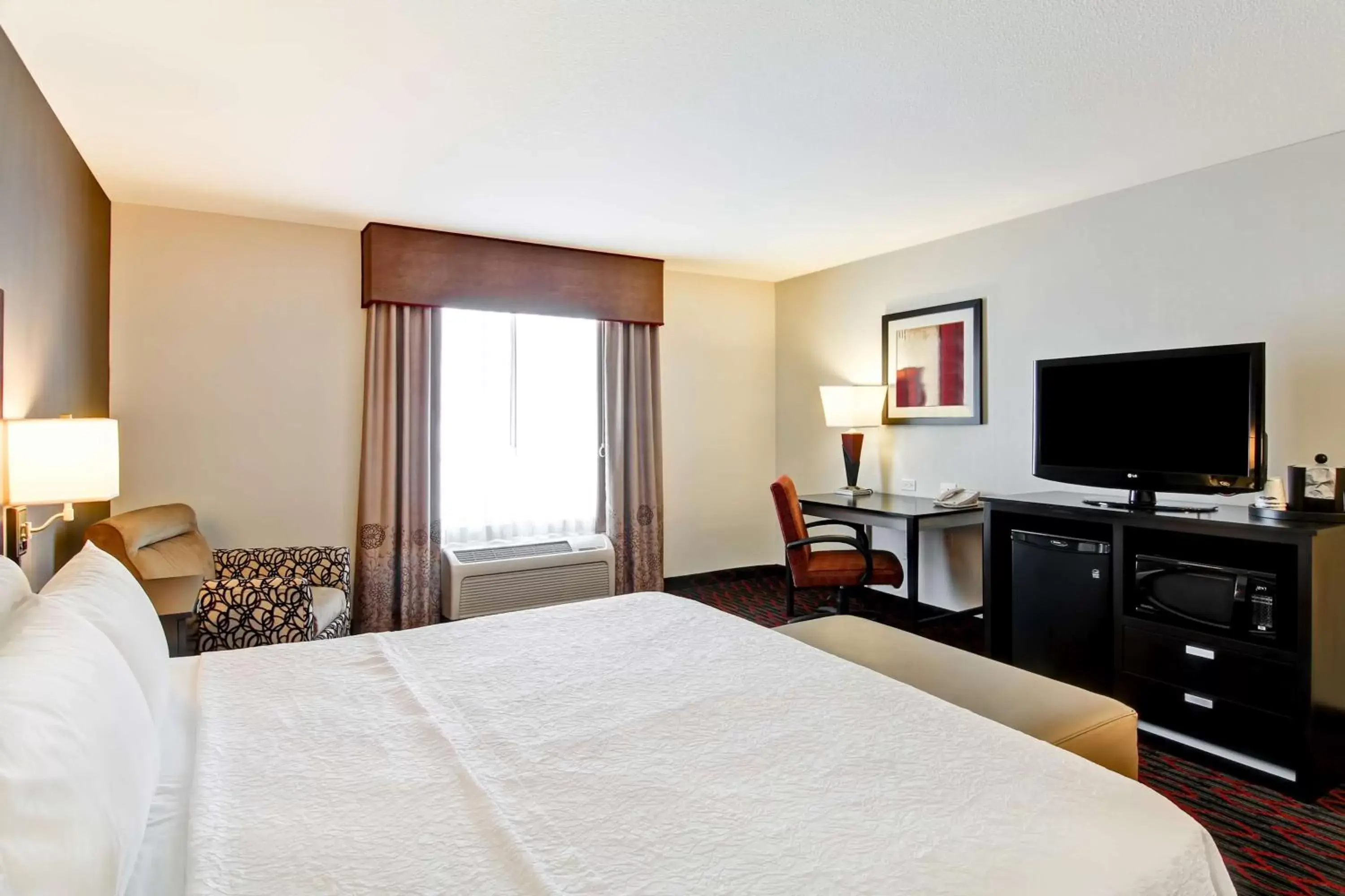 King Room - Disability Access/Non-Smoking in Hampton Inn & Suites Red Deer King Room - Disability Access/Non-Smoking in Hampton Inn & Suites Red Deer