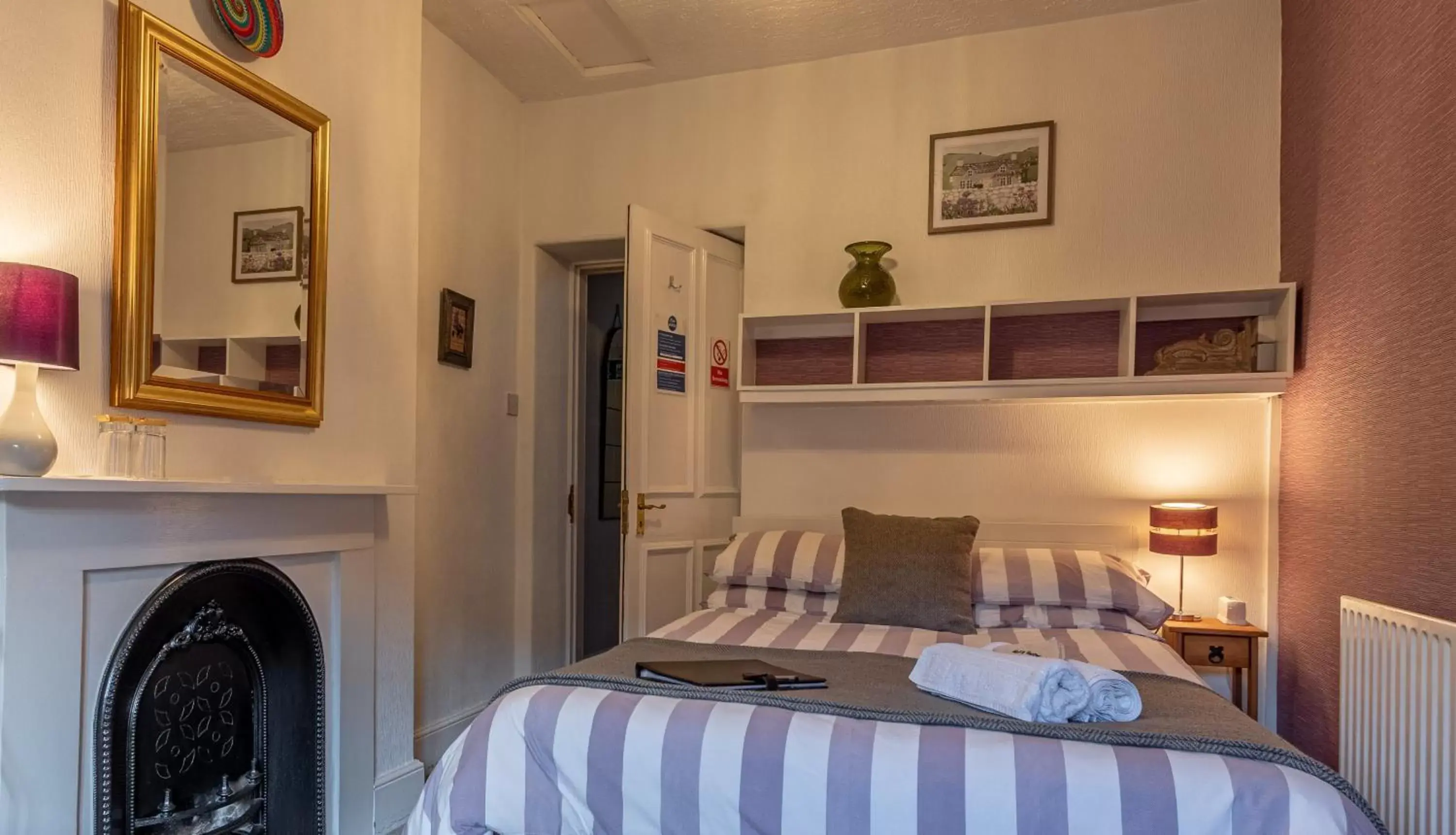 Small Double Room in Glyntwrog House Small Double Room in Glyntwrog House