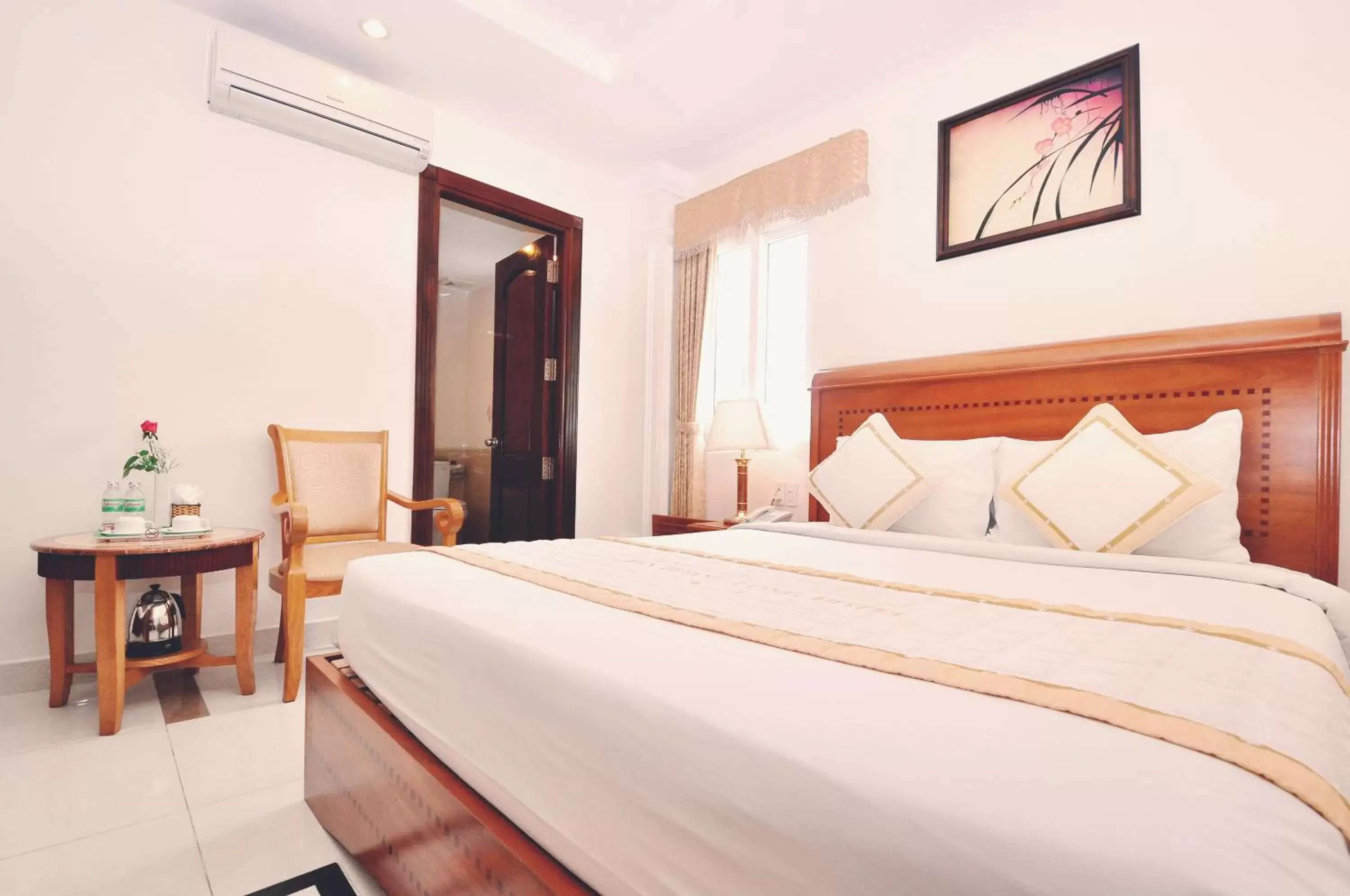 Standard Double Room in Tan Hoang Long Hotel Standard Double Room in Tan Hoang Long Hotel