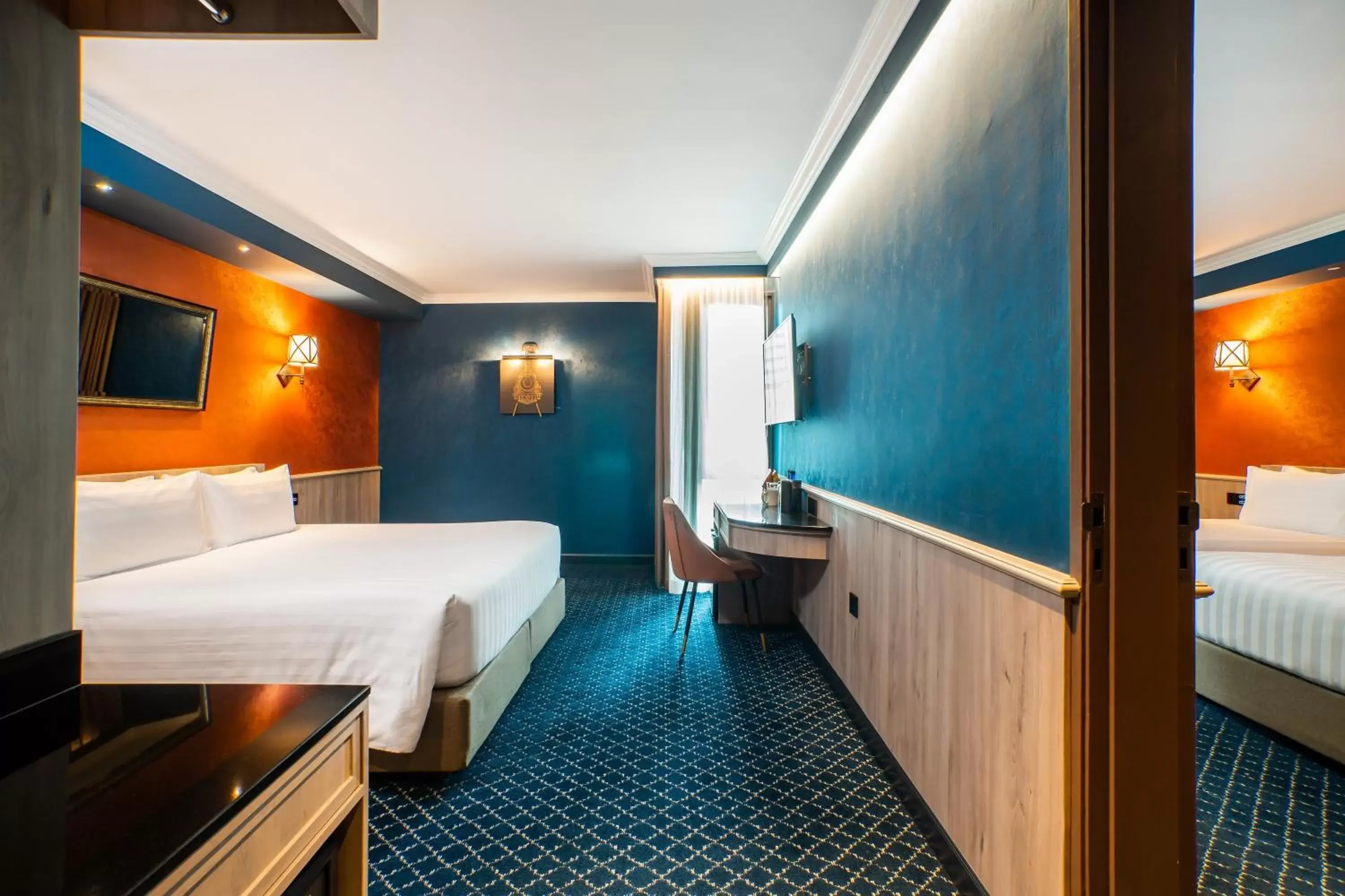 Double Decker Coach in The Coach Hotel Sukhumvit - Asok BTS Bangkok Double Decker Coach in The Coach Hotel Sukhumvit - Asok BTS Bangkok