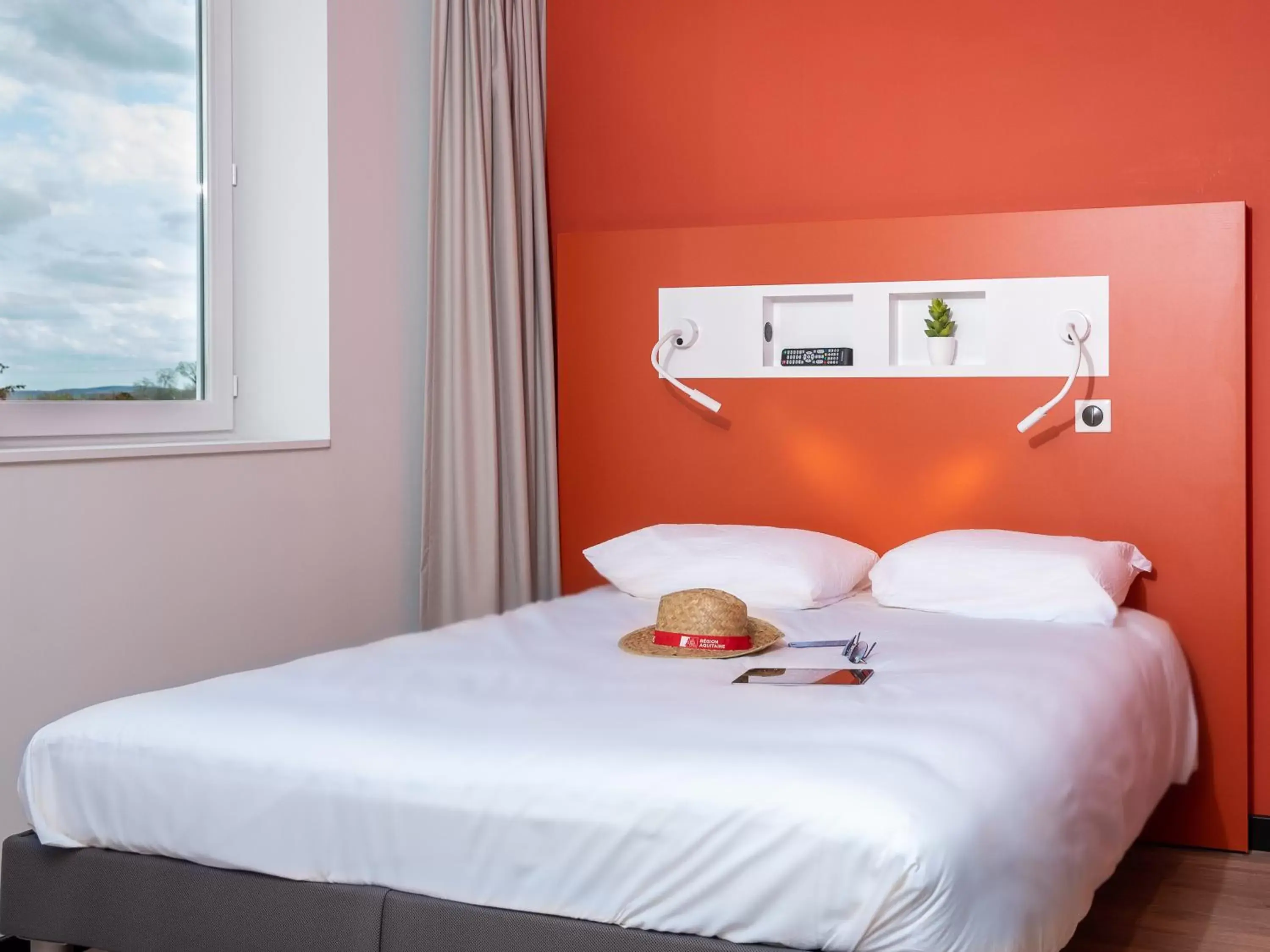 Double Room with Extra Bed in ibis Budget Cognac Double Room with Extra Bed in ibis Budget Cognac