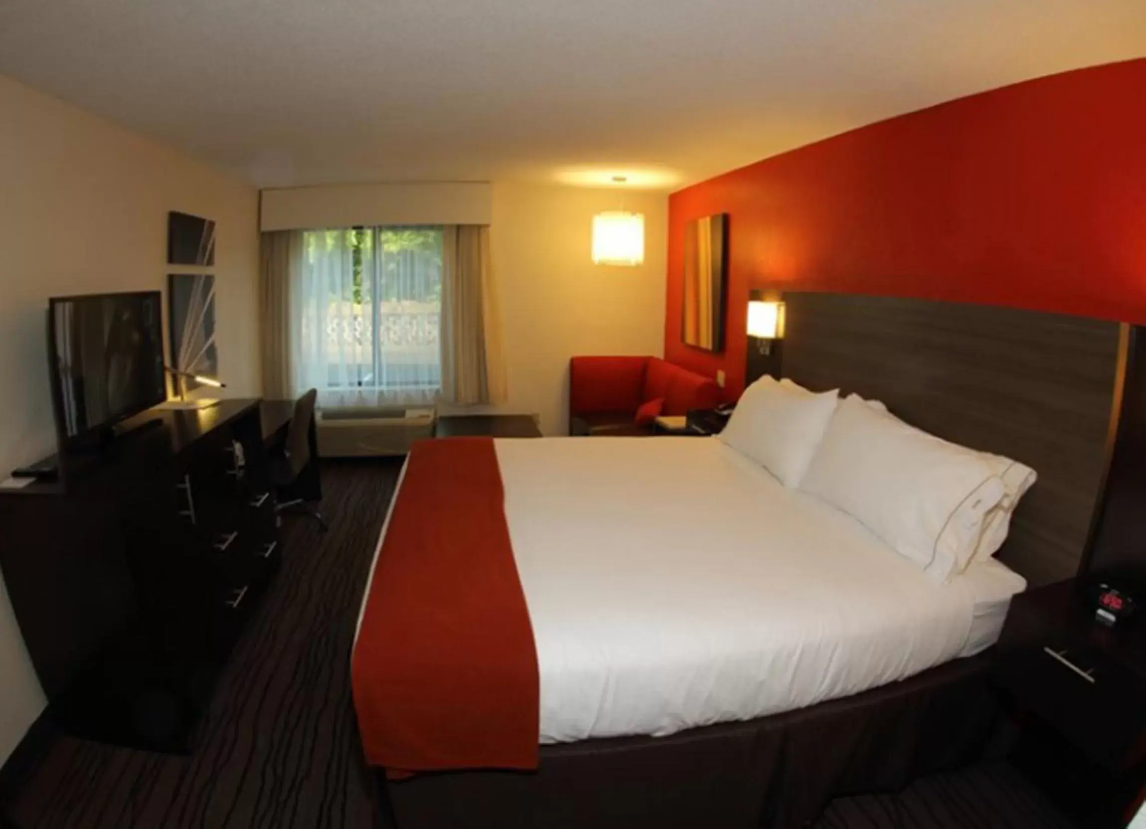 King Room - Hearing Accessible/Non-Smoking in Holiday Inn Express Brentwood-South Cool Springs, an IHG Hotel King Room - Hearing Accessible/Non-Smoking in Holiday Inn Express Brentwood-South Cool Springs, an IHG Hotel
