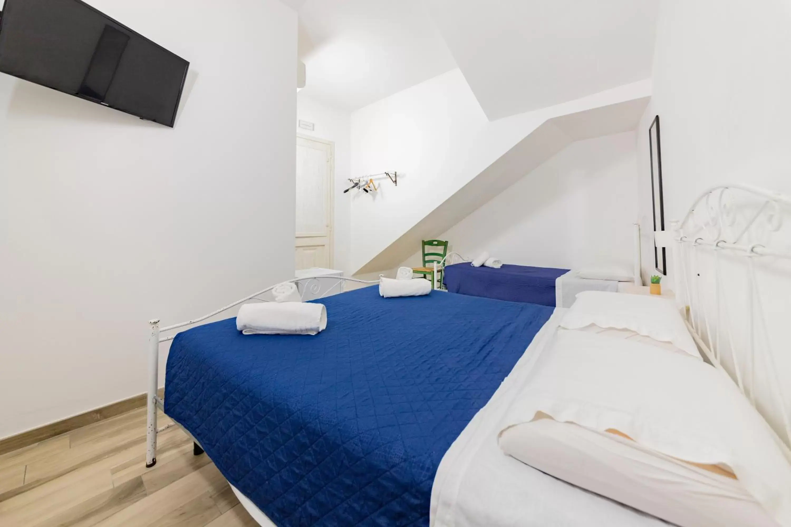 Triple Room in Via Roca 55 Triple Room in Via Roca 55