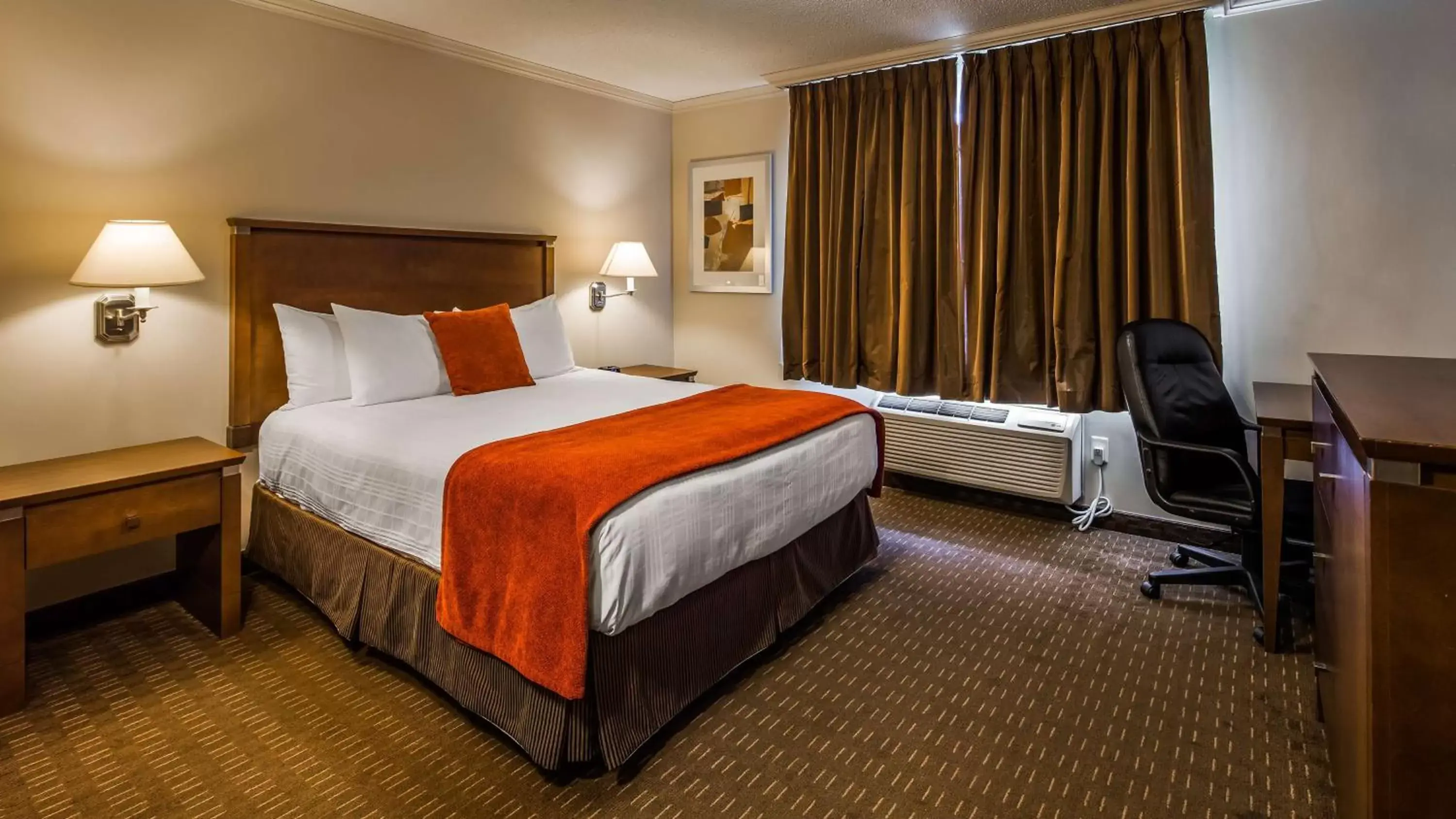 Queen Room - Ground Floor/Non-Smoking in Best Western Plus Guildwood Inn Queen Room - Ground Floor/Non-Smoking in Best Western Plus Guildwood Inn