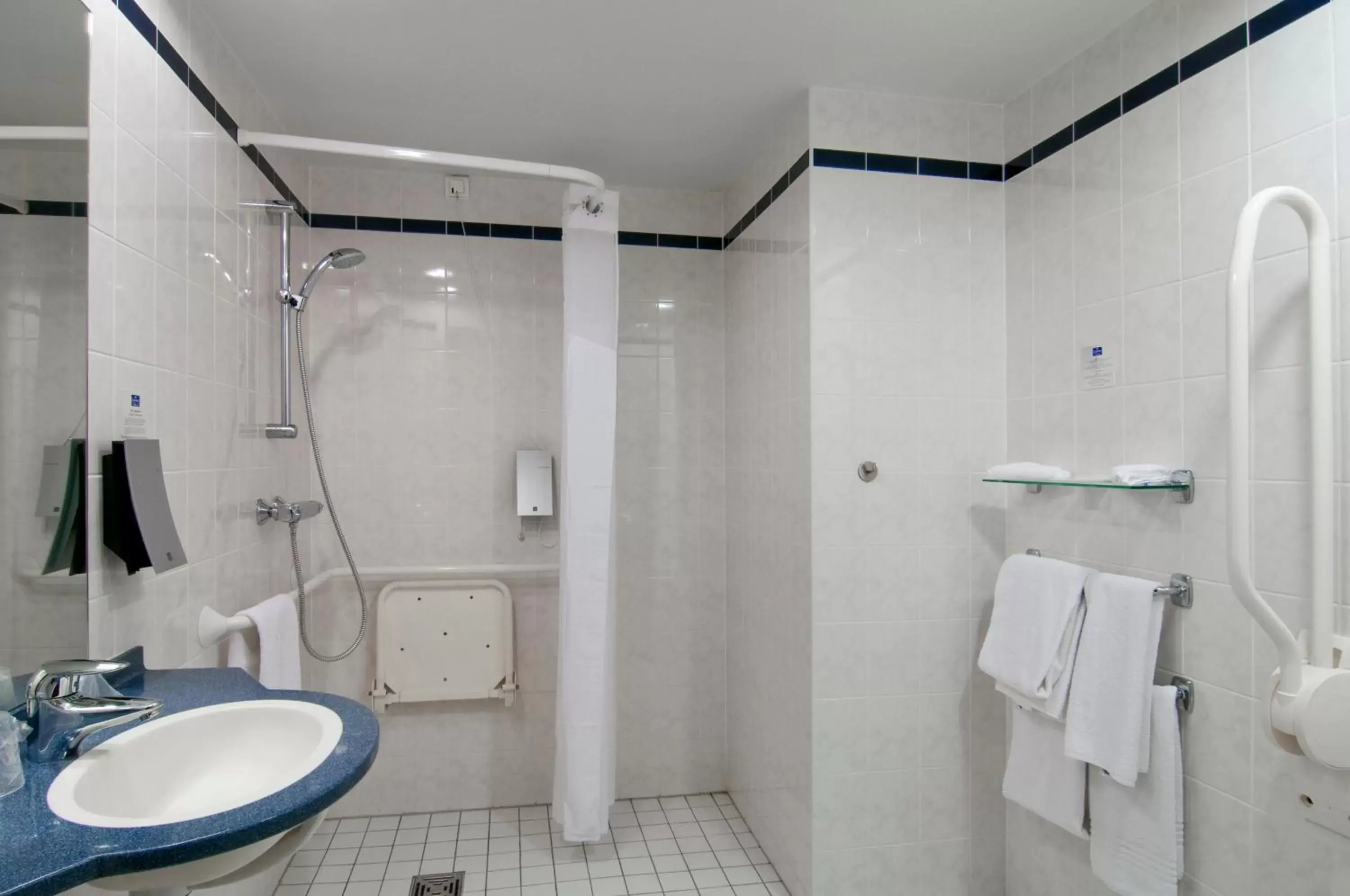 Standard Double Room - Mobility Access in Holiday Inn Express Antwerpen City North by IHG Standard Double Room - Mobility Access in Holiday Inn Express Antwerpen City North by IHG