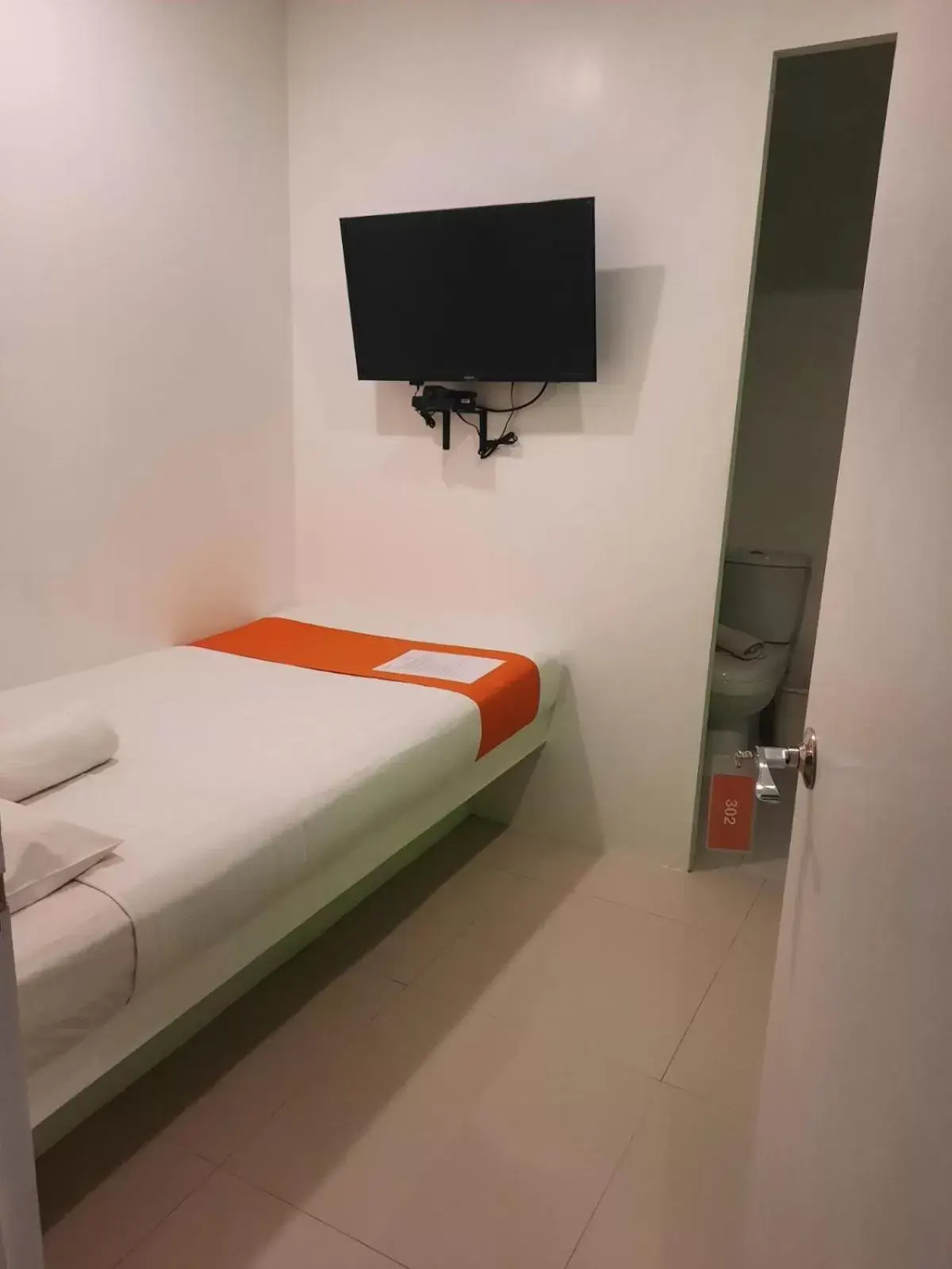 Small Room - Main in Islands Stay Hotels Mactan Small Room - Main in Islands Stay Hotels Mactan