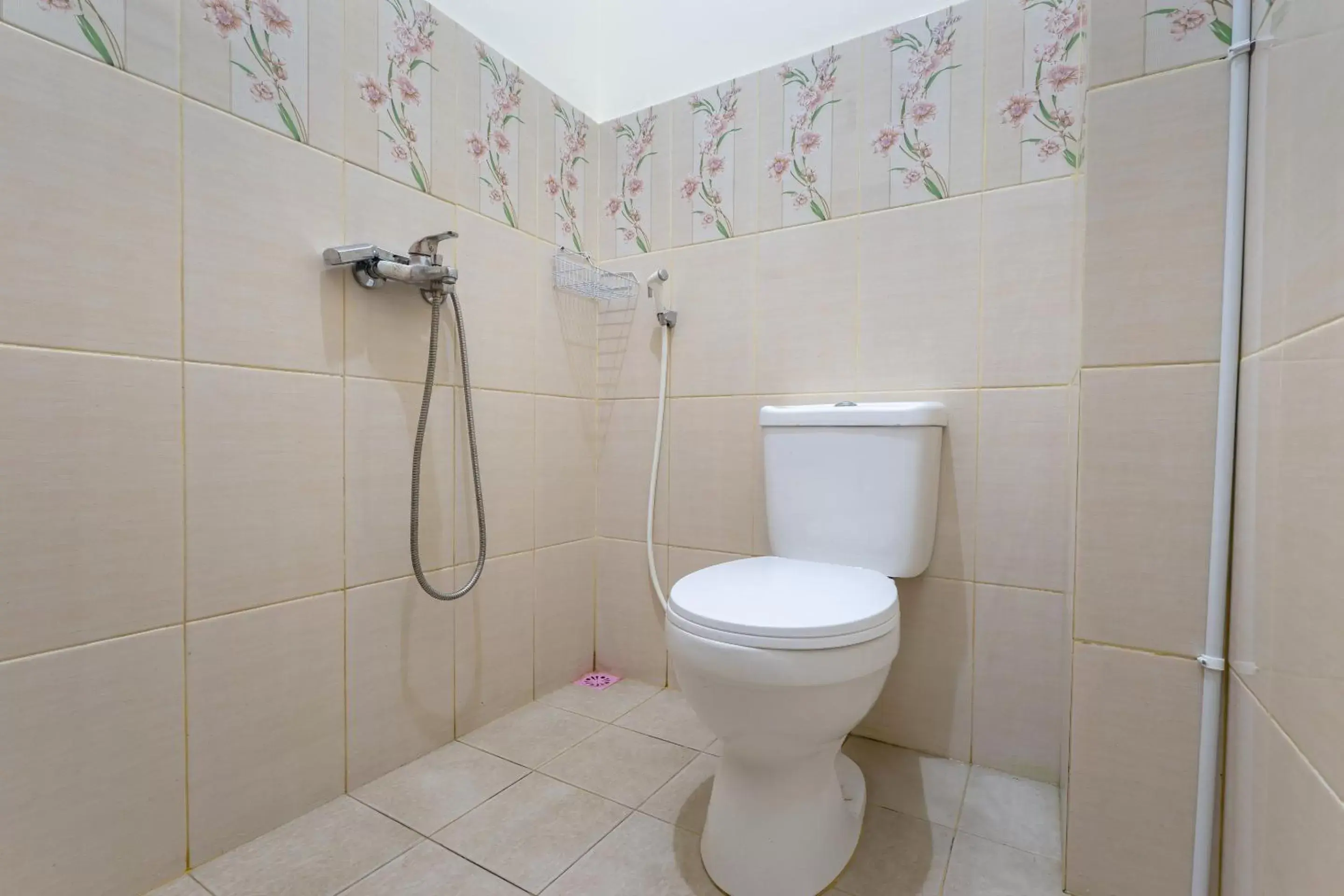 Standard Double Room in OYO Life 3003 Wisma Handayani Syariah Standard Double Room in OYO Life 3003 Wisma Handayani Syariah