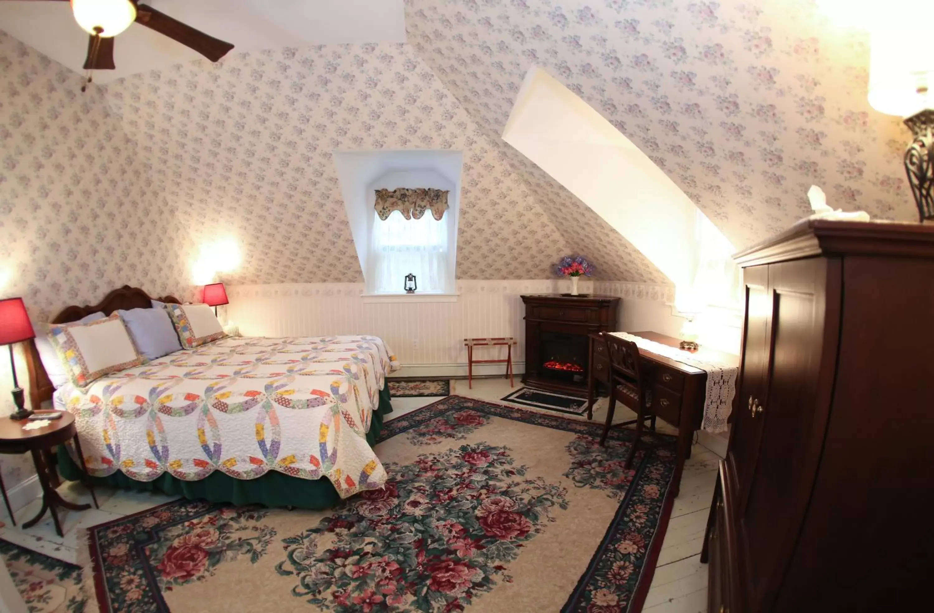 King Suite with Spa Bath in Center Harbor Sutton House B & B King Suite with Spa Bath in Center Harbor Sutton House B & B