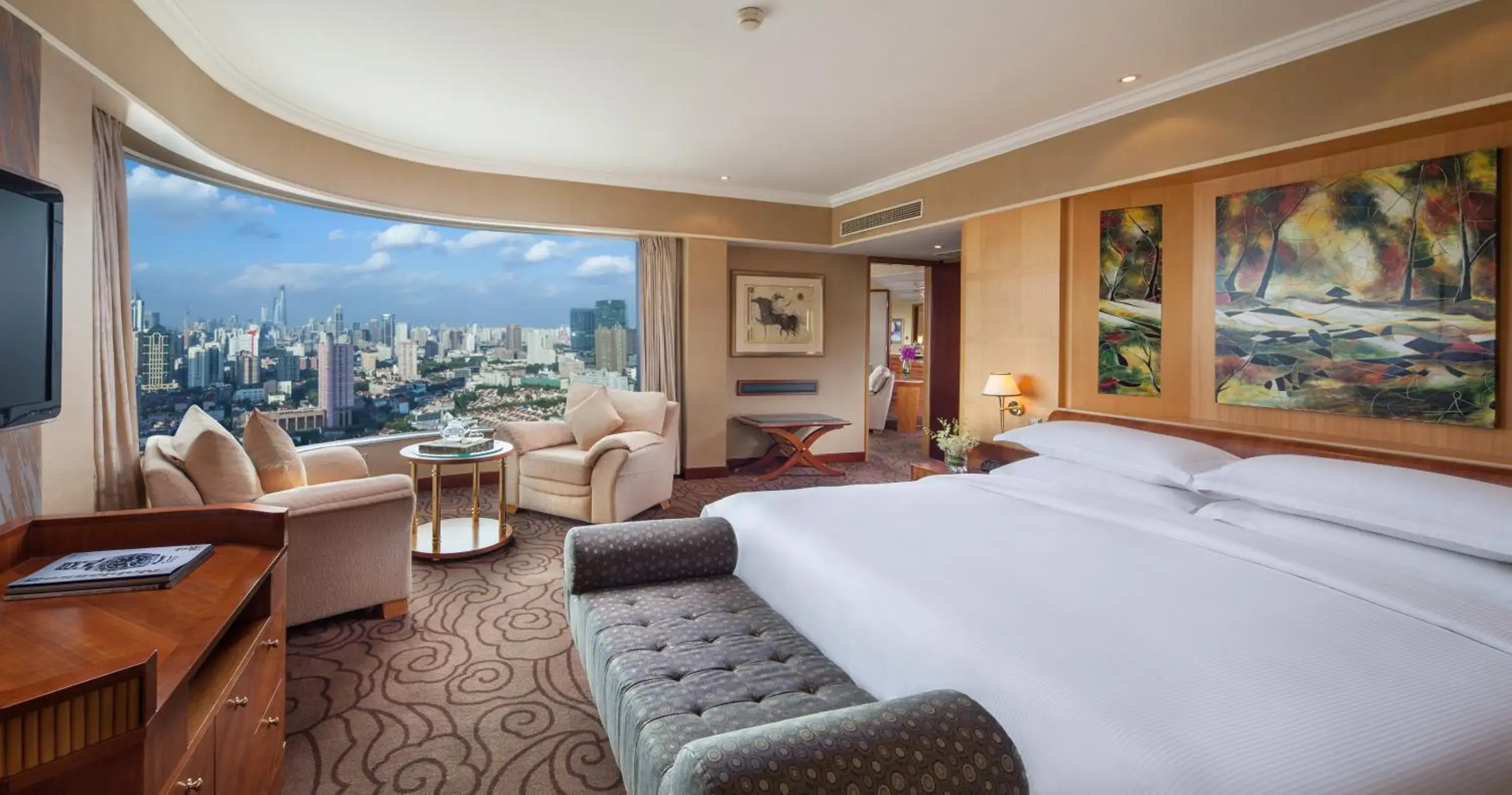Executive Panorama Suite - Free 24-hour parking for one car per night in The Kunlun Jing An Executive Panorama Suite - Free 24-hour parking for one car per night in The Kunlun Jing An