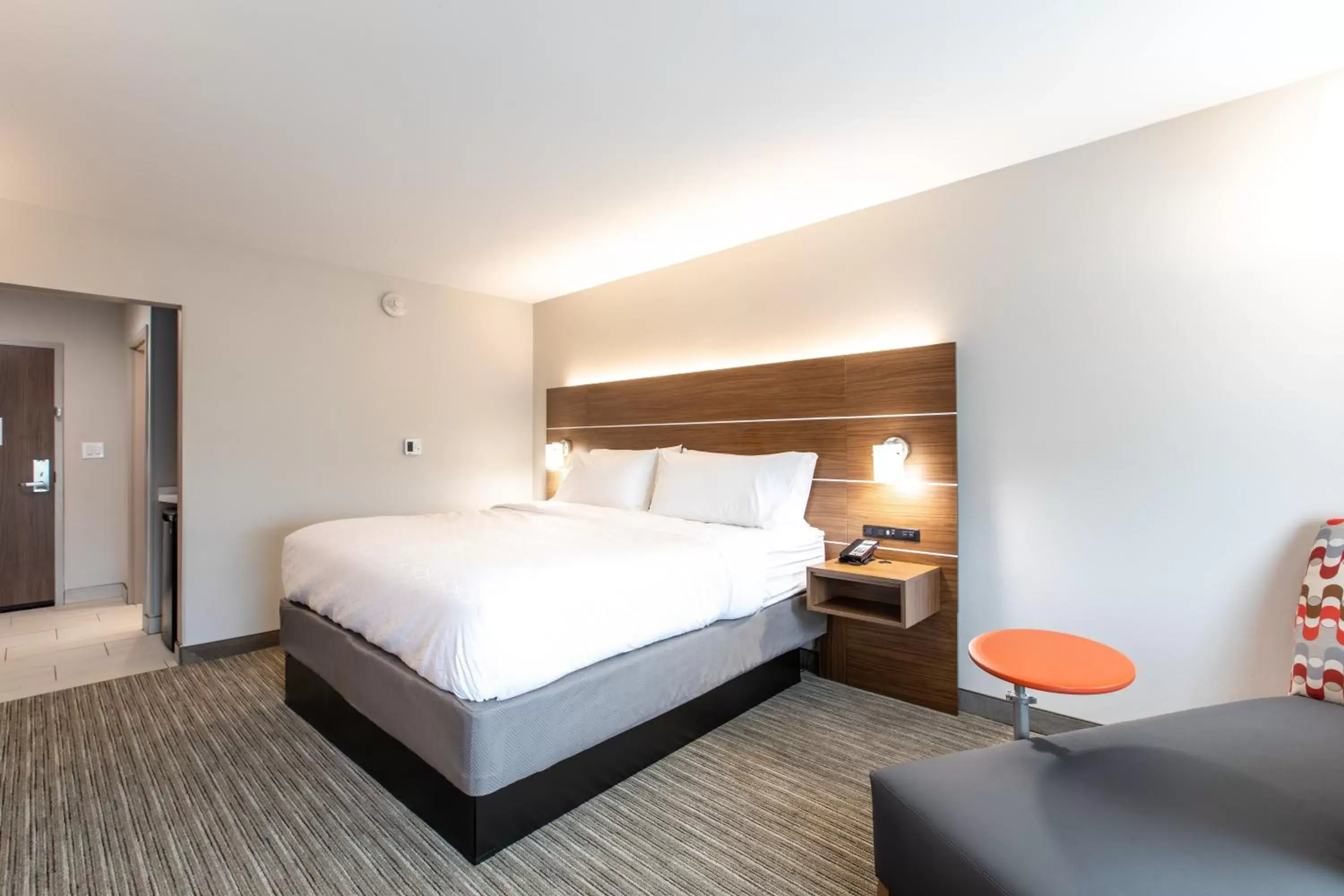 Standard King Room in Holiday Inn Express & Suites Greenville S - Piedmont by IHG Standard King Room in Holiday Inn Express & Suites Greenville S - Piedmont by IHG