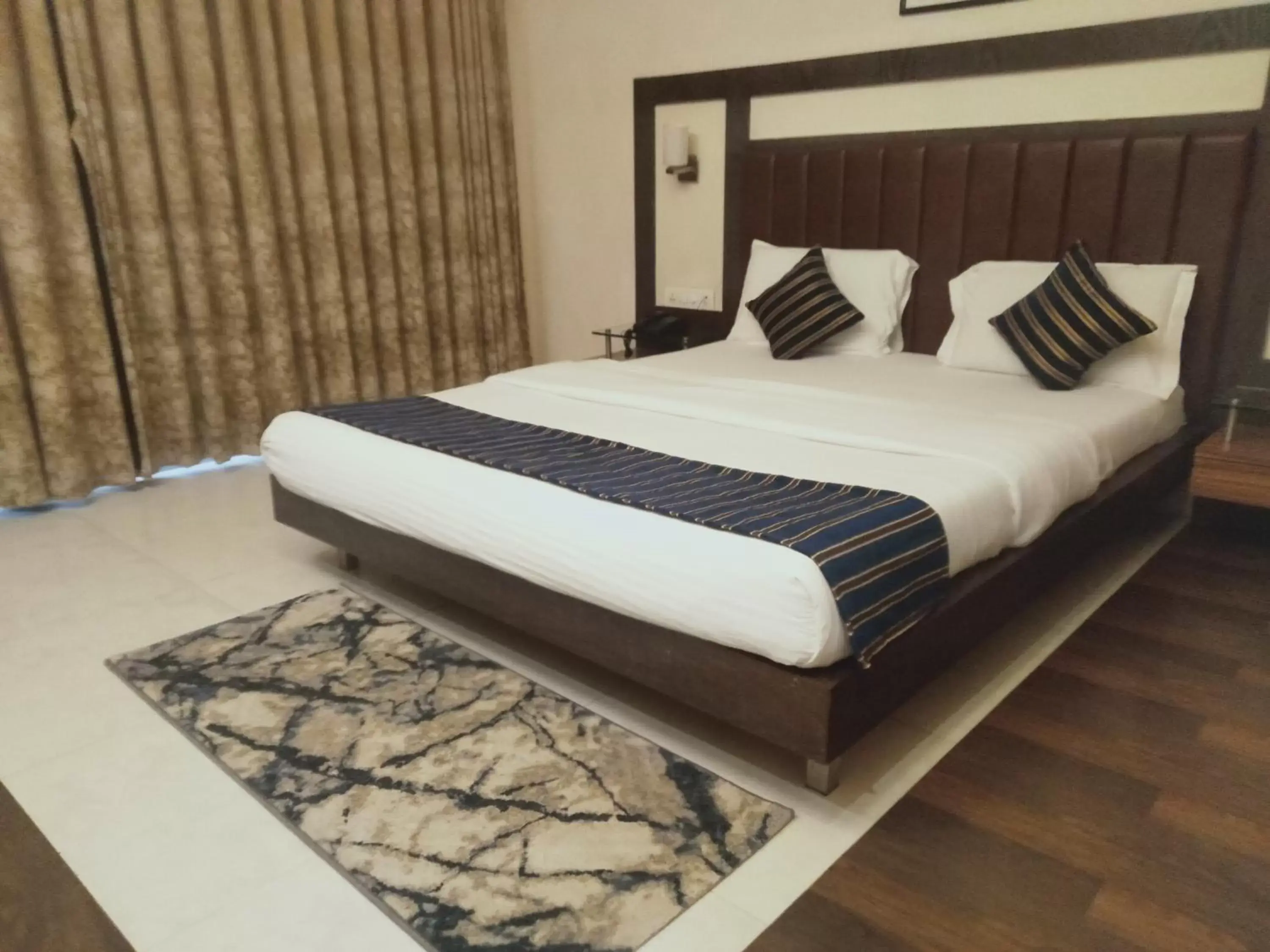 Deluxe Room - single occupancy in Hotel Udayanraje Palace Deluxe Room - single occupancy in Hotel Udayanraje Palace