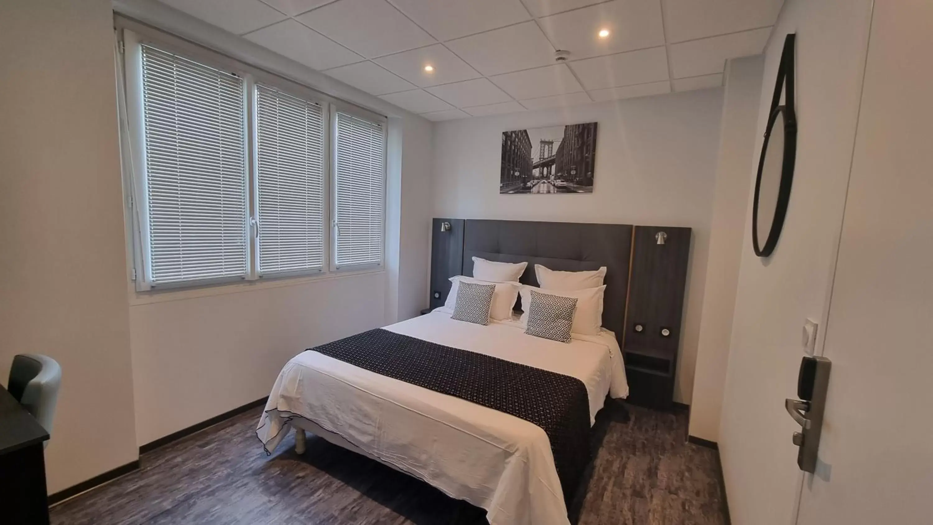 Superior Queen Room in The Originals City, Hôtel Rive Droite, Albi "Quartier Madeleine" Superior Queen Room in The Originals City, Hôtel Rive Droite, Albi "Quartier Madeleine"