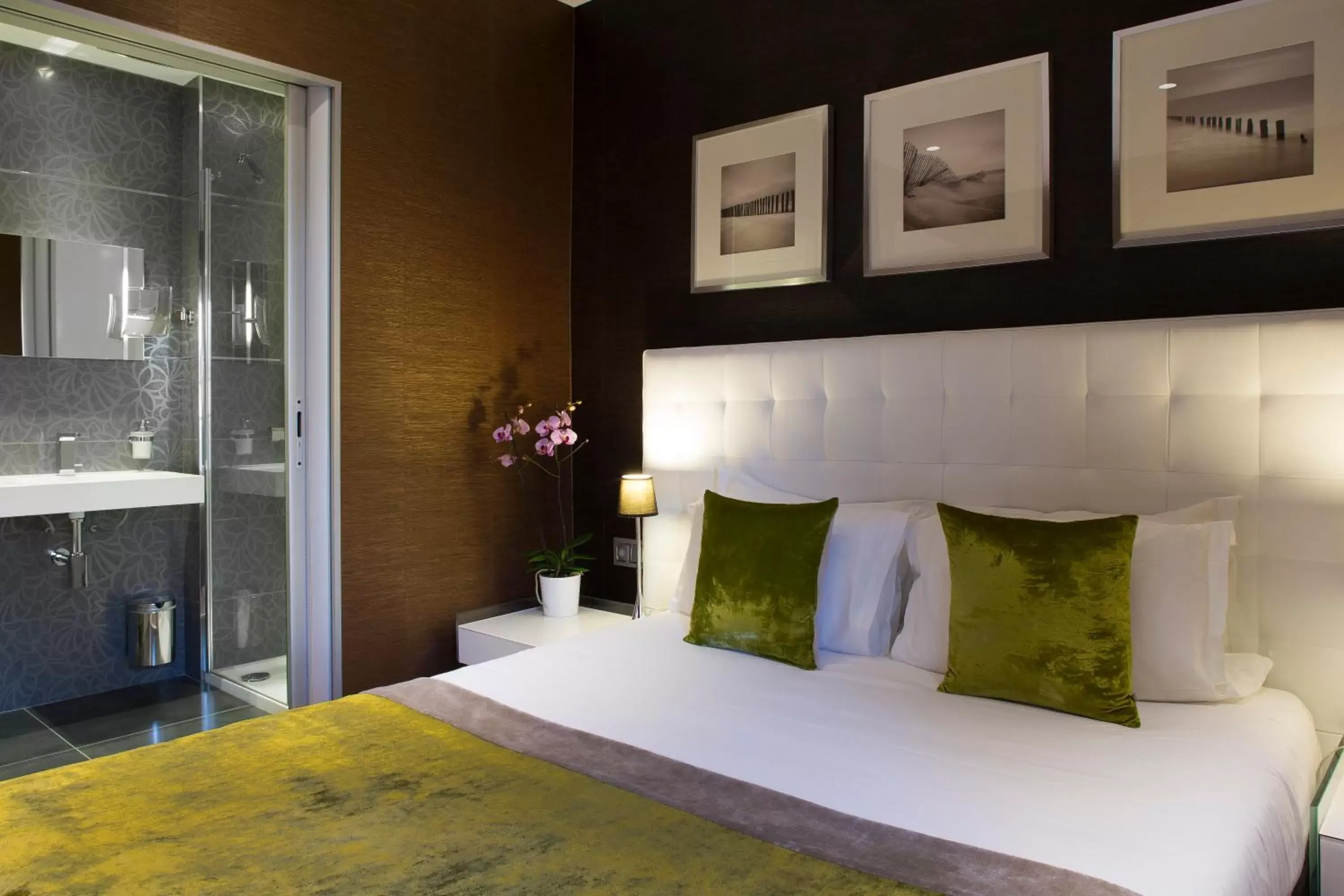 Superior Double Queen Room in Hotel des Arceaux Superior Double Queen Room in Hotel des Arceaux