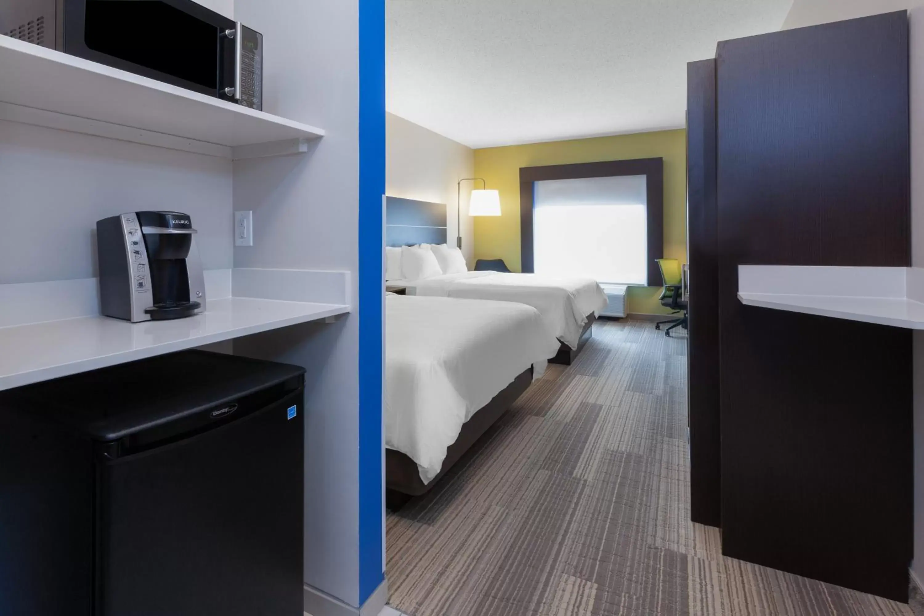 Standard Queen Room with Two Queen Beds in Holiday Inn Express Hotel & Suites Woodhaven by IHG Standard Queen Room with Two Queen Beds in Holiday Inn Express Hotel & Suites Woodhaven by IHG