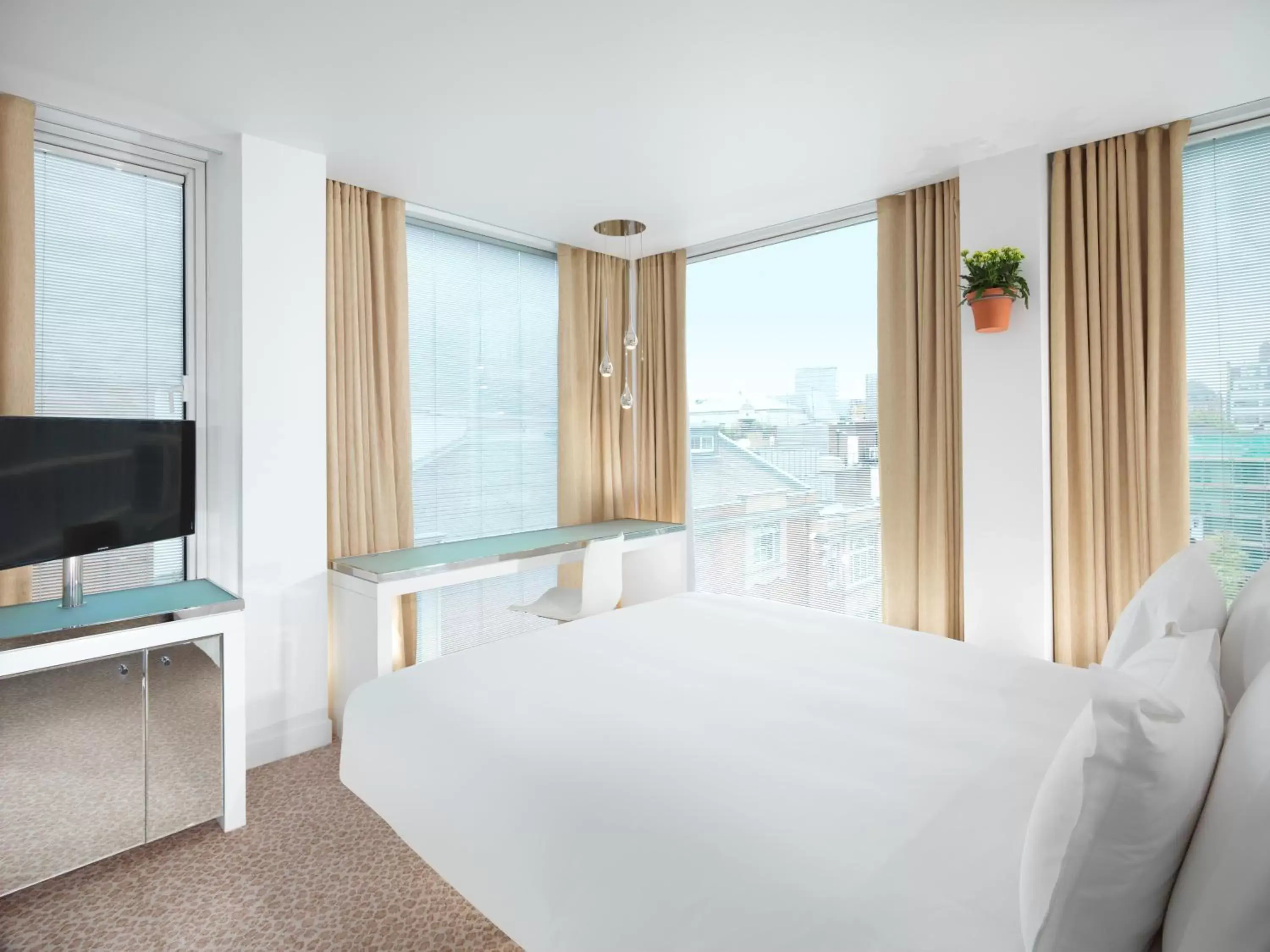 Superior Queen Room in St Martins Lane London Superior Queen Room in St Martins Lane London