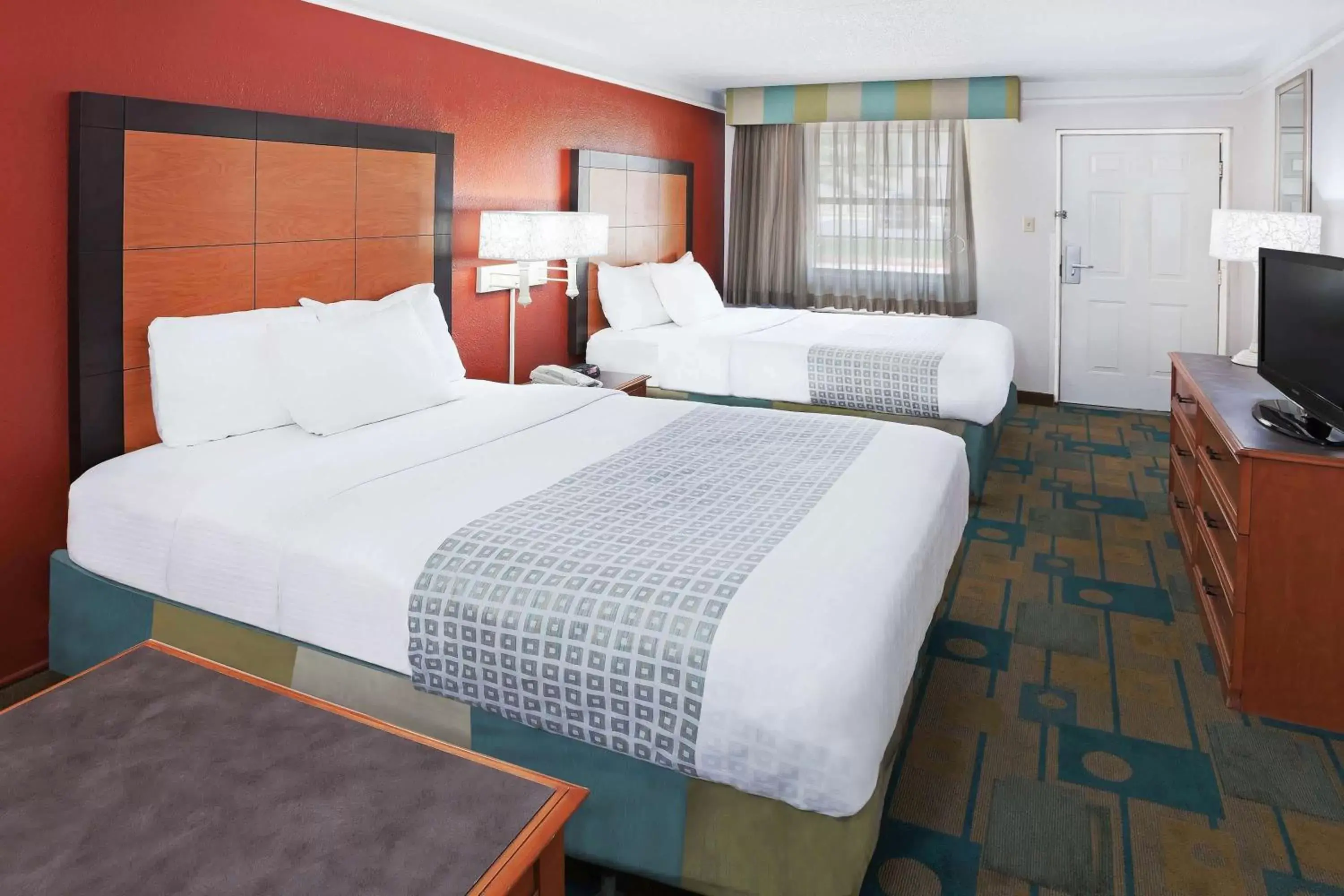 Double Room with Two Double Beds and Bath Tub - Mobility Accessible/Non-Smoking in La Quinta Inn by Wyndham Amarillo Mid-City Double Room with Two Double Beds and Bath Tub - Mobility Accessible/Non-Smoking in La Quinta Inn by Wyndham Amarillo Mid-City