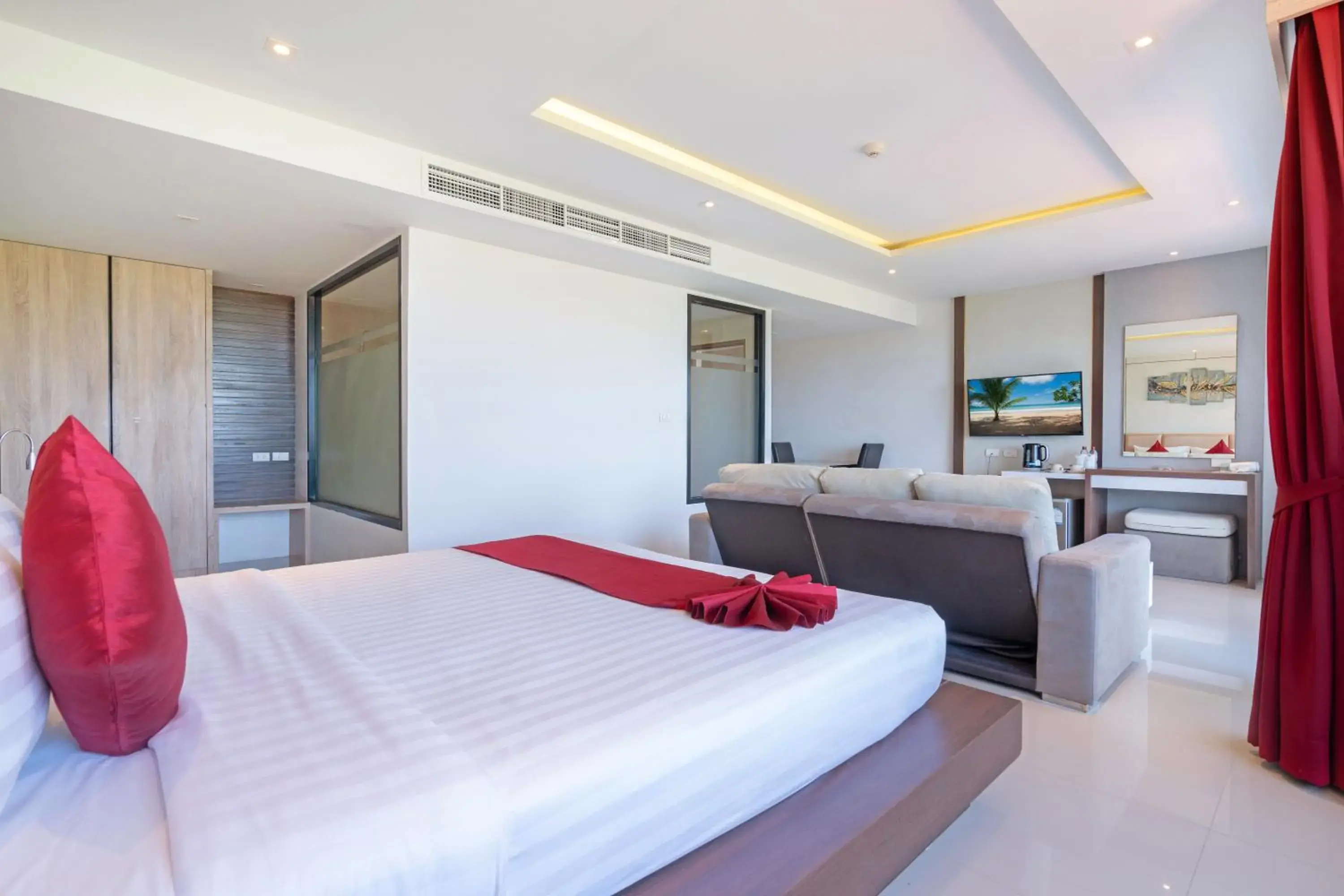 Grand Suite with Balcony in Paripas Patong Resort - SHA Extra Plus Grand Suite with Balcony in Paripas Patong Resort - SHA Extra Plus