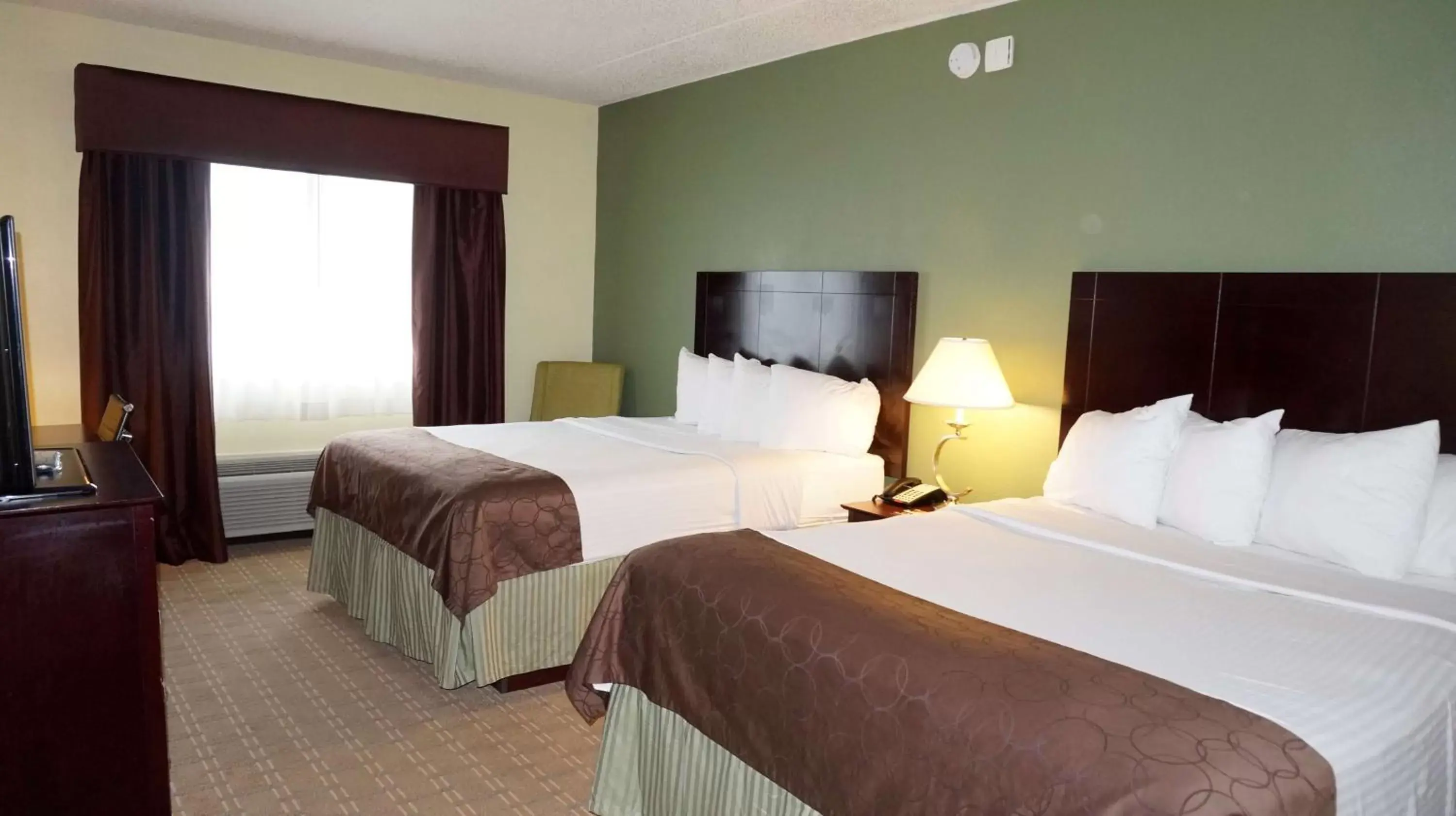 Queen Room with Roll-In Shower - Mobility Accessible/Non-Smoking in Best Western Airport Inn & Suites Cleveland Queen Room with Roll-In Shower - Mobility Accessible/Non-Smoking in Best Western Airport Inn & Suites Cleveland