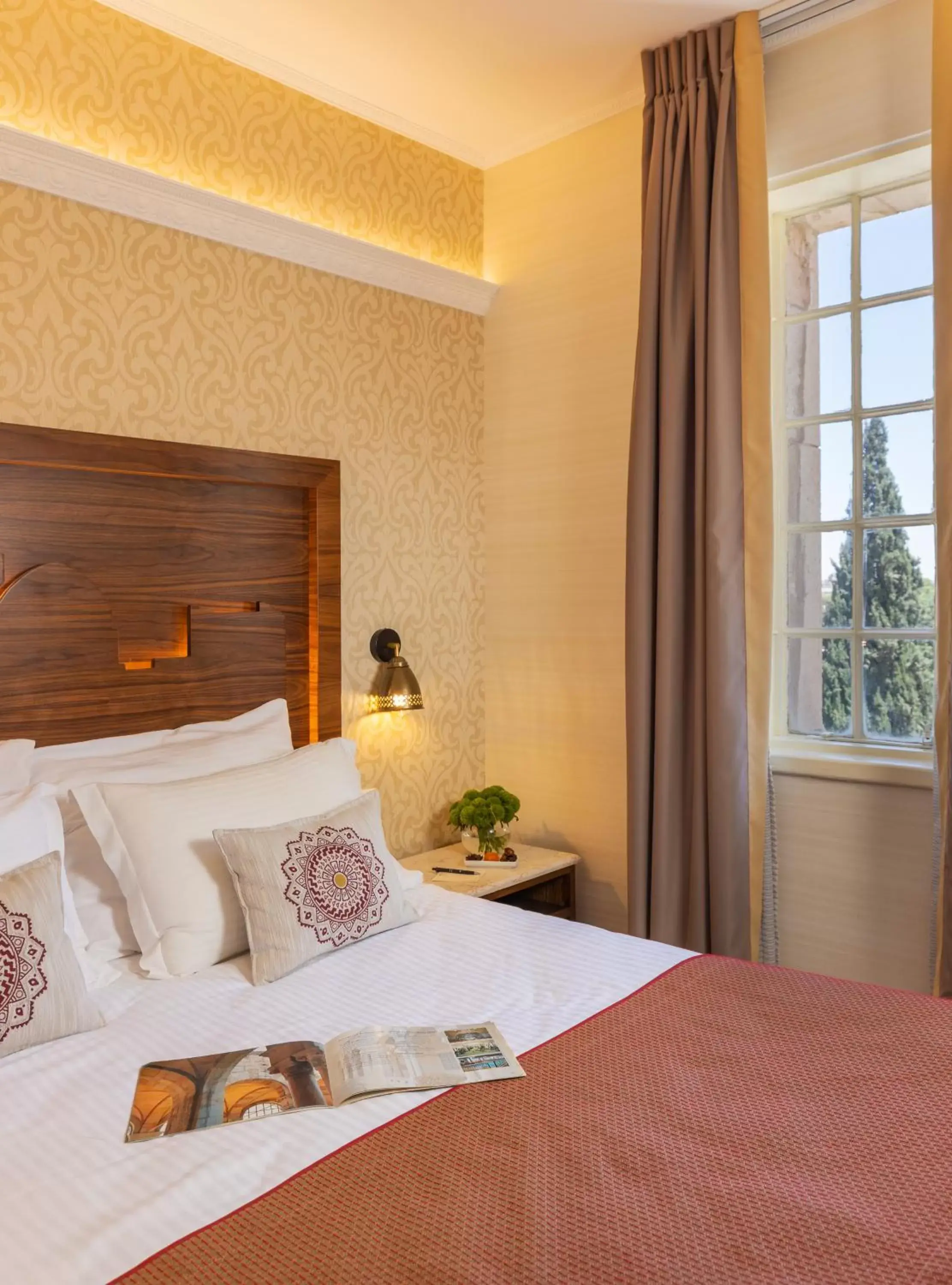 Deluxe Double Room in YMCA Three Arches Hotel Deluxe Double Room in YMCA Three Arches Hotel