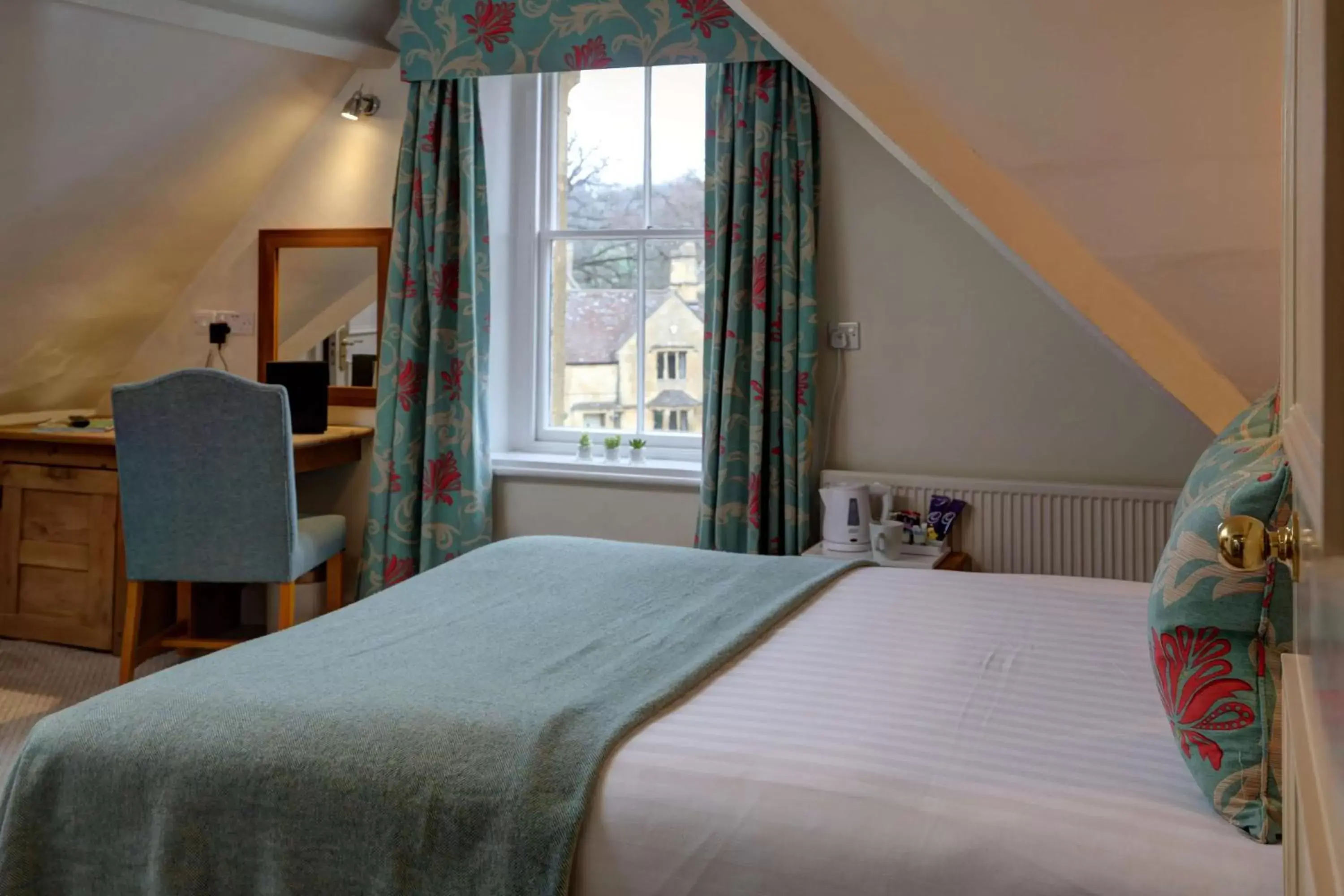 1 Double Bed Non-Smoking Small Room in Three Ways House Hotel 1 Double Bed Non-Smoking Small Room in Three Ways House Hotel