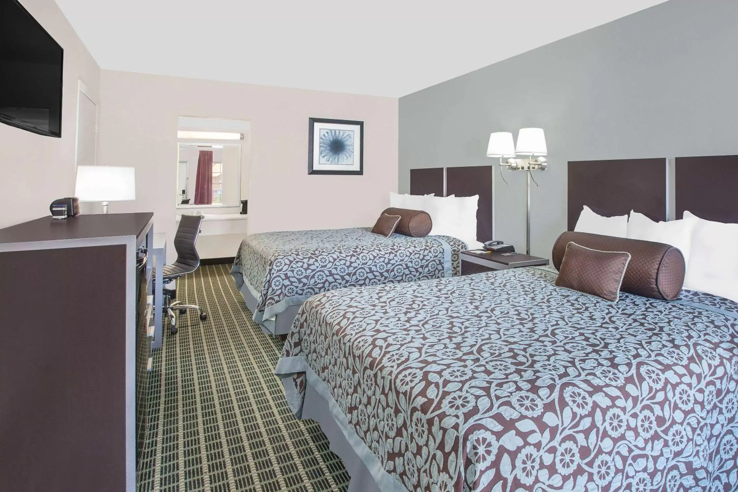 Queen Room with Two Queen Beds - Smoking in Days Inn by Wyndham Market Center Dallas Love Field Queen Room with Two Queen Beds - Smoking in Days Inn by Wyndham Market Center Dallas Love Field